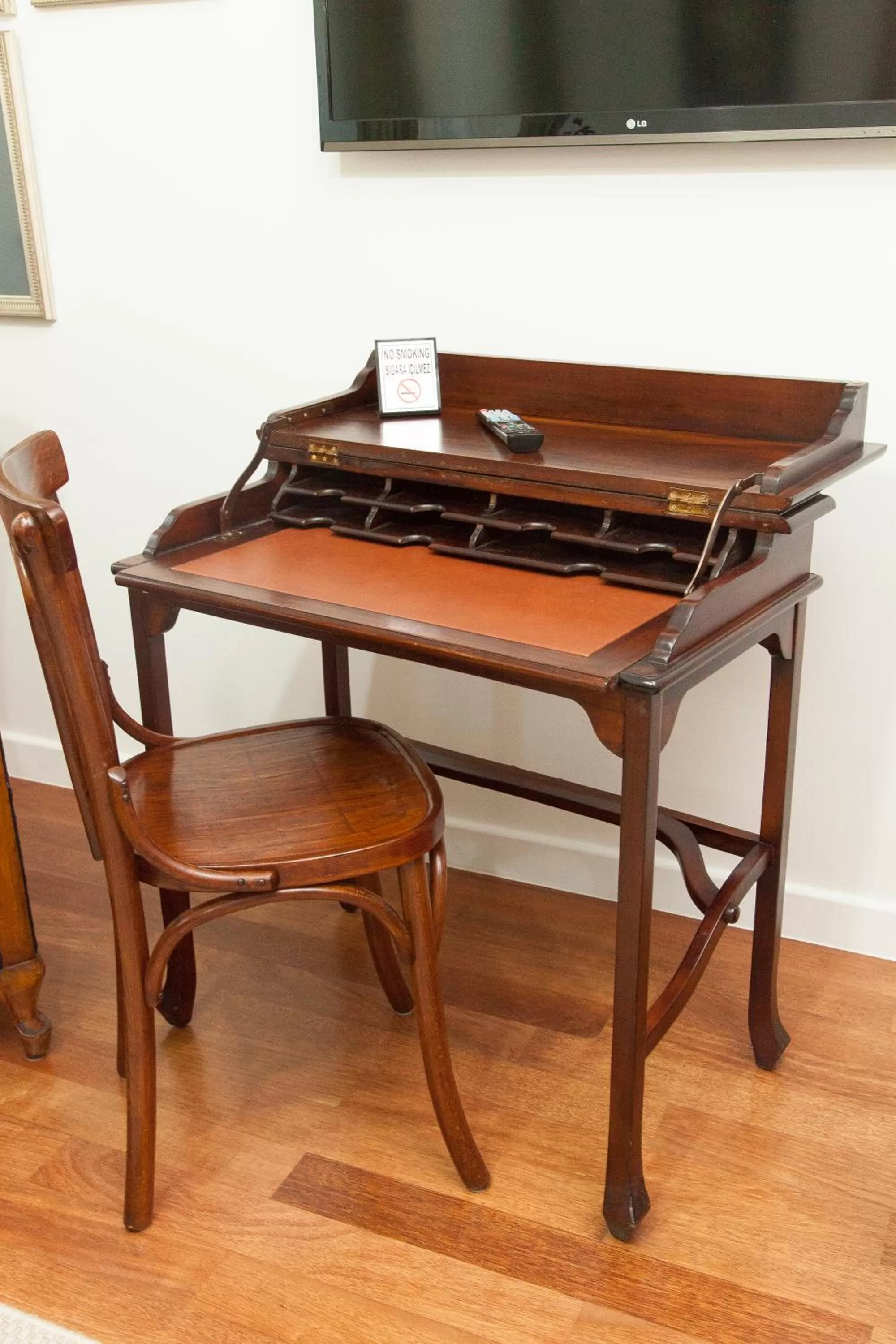 Living room in Villa Pera Suite Hotel