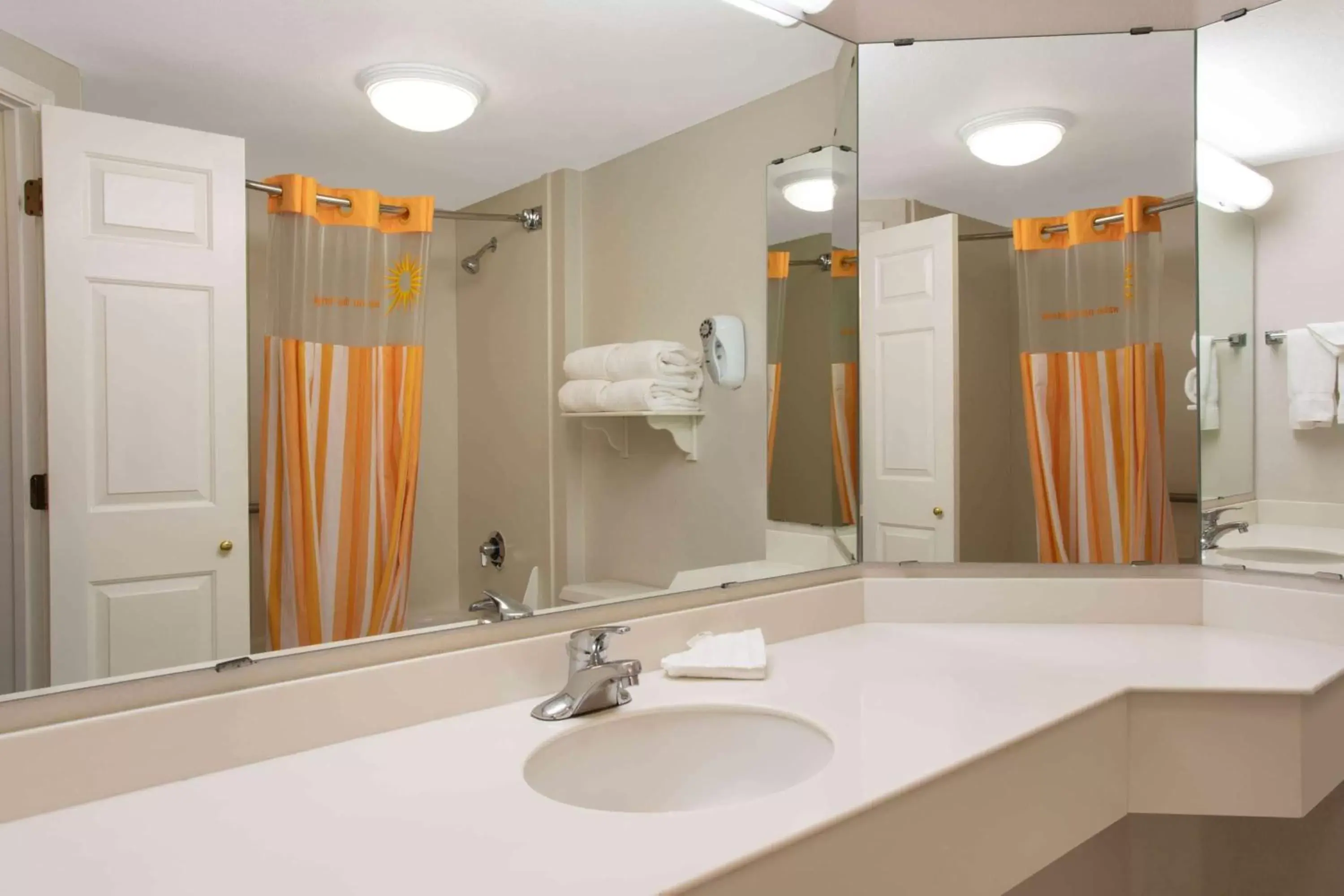 Bathroom in La Quinta by Wyndham Denver Southwest Lakewood