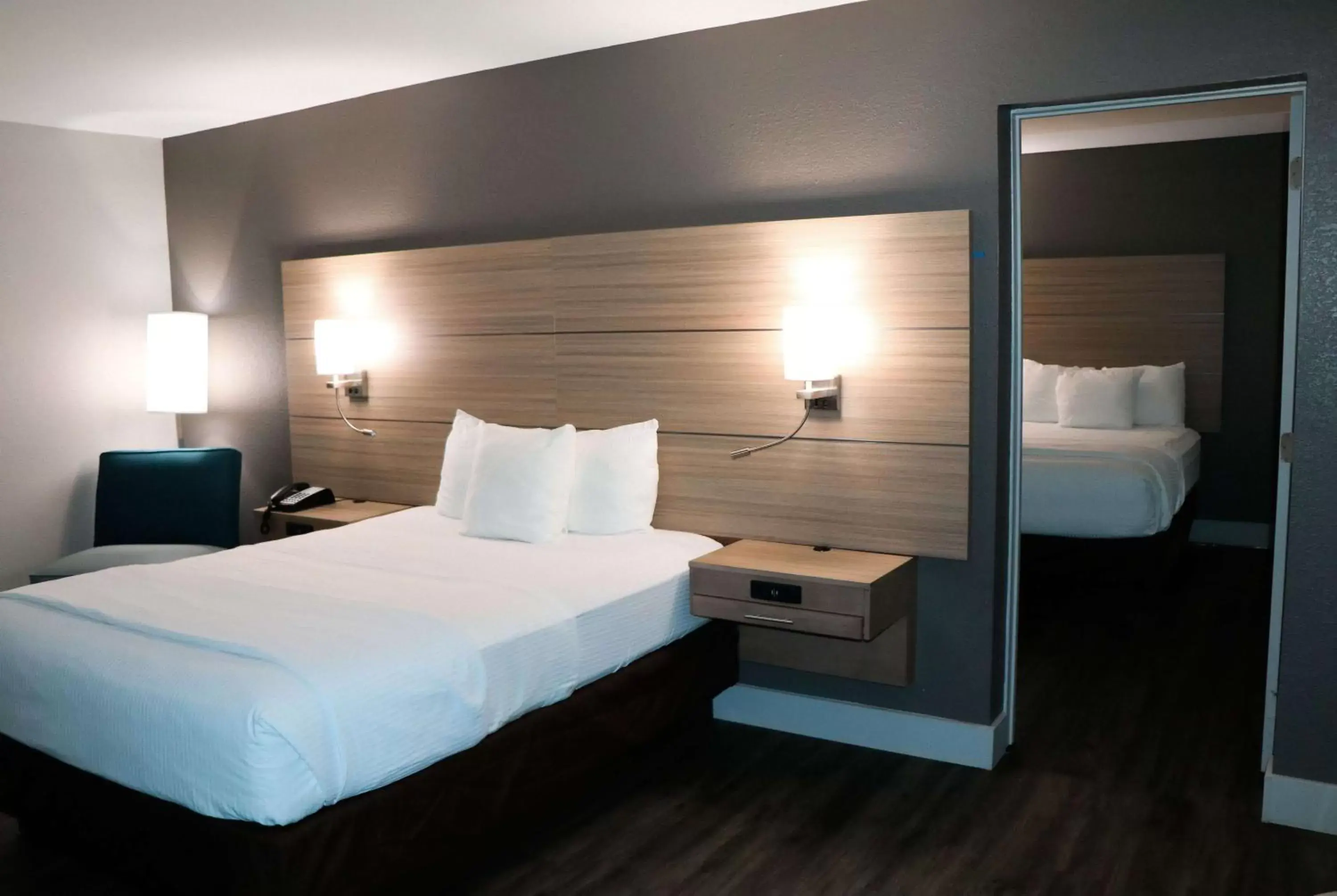 Photo of the whole room, Bed in La Quinta by Wyndham Joplin Photo of the whole room, Bed in La Quinta by Wyndham Joplin