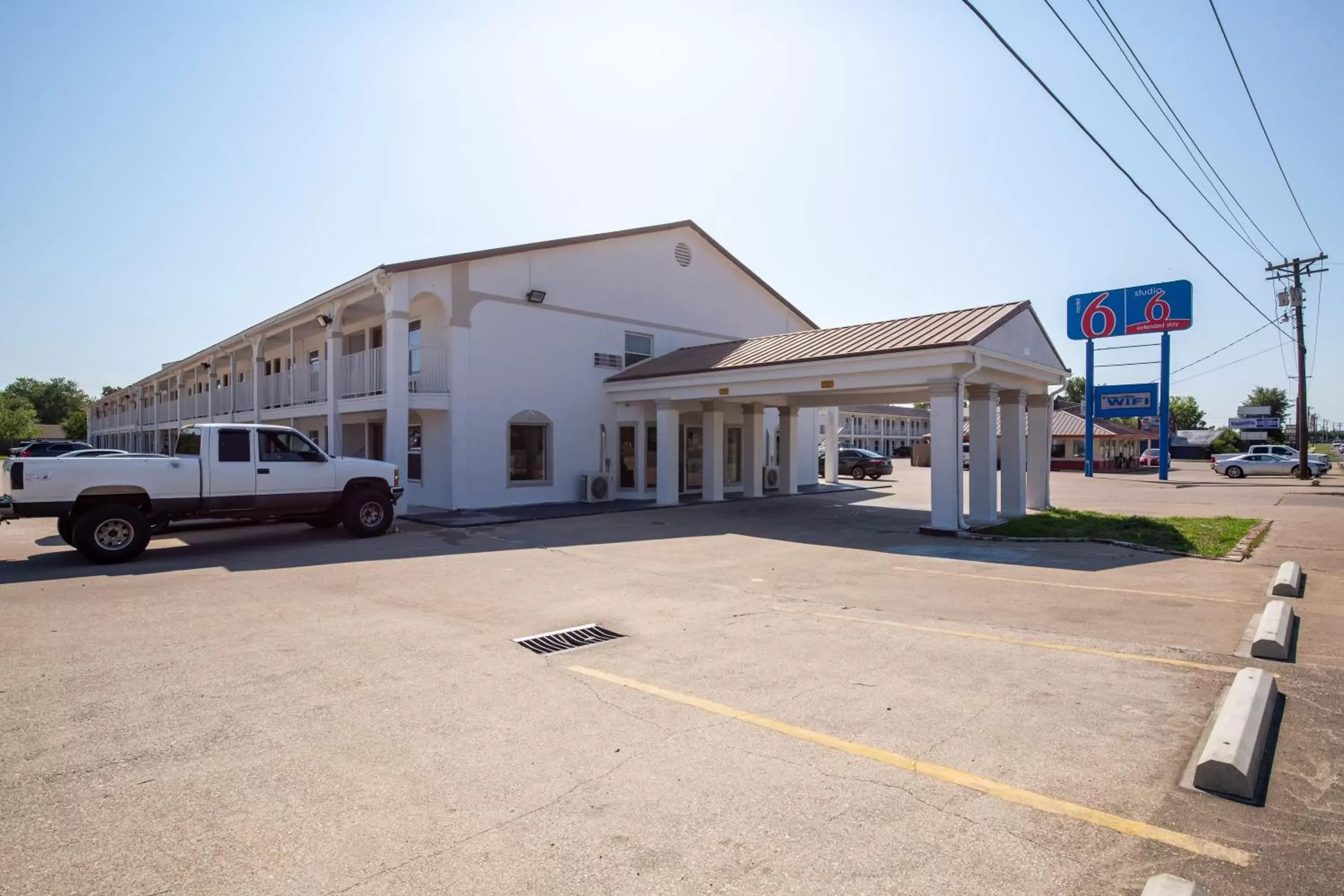 Facade/entrance in Motel 6-Bryan, TX - University Area Facade/entrance in Motel 6-Bryan, TX - University Area