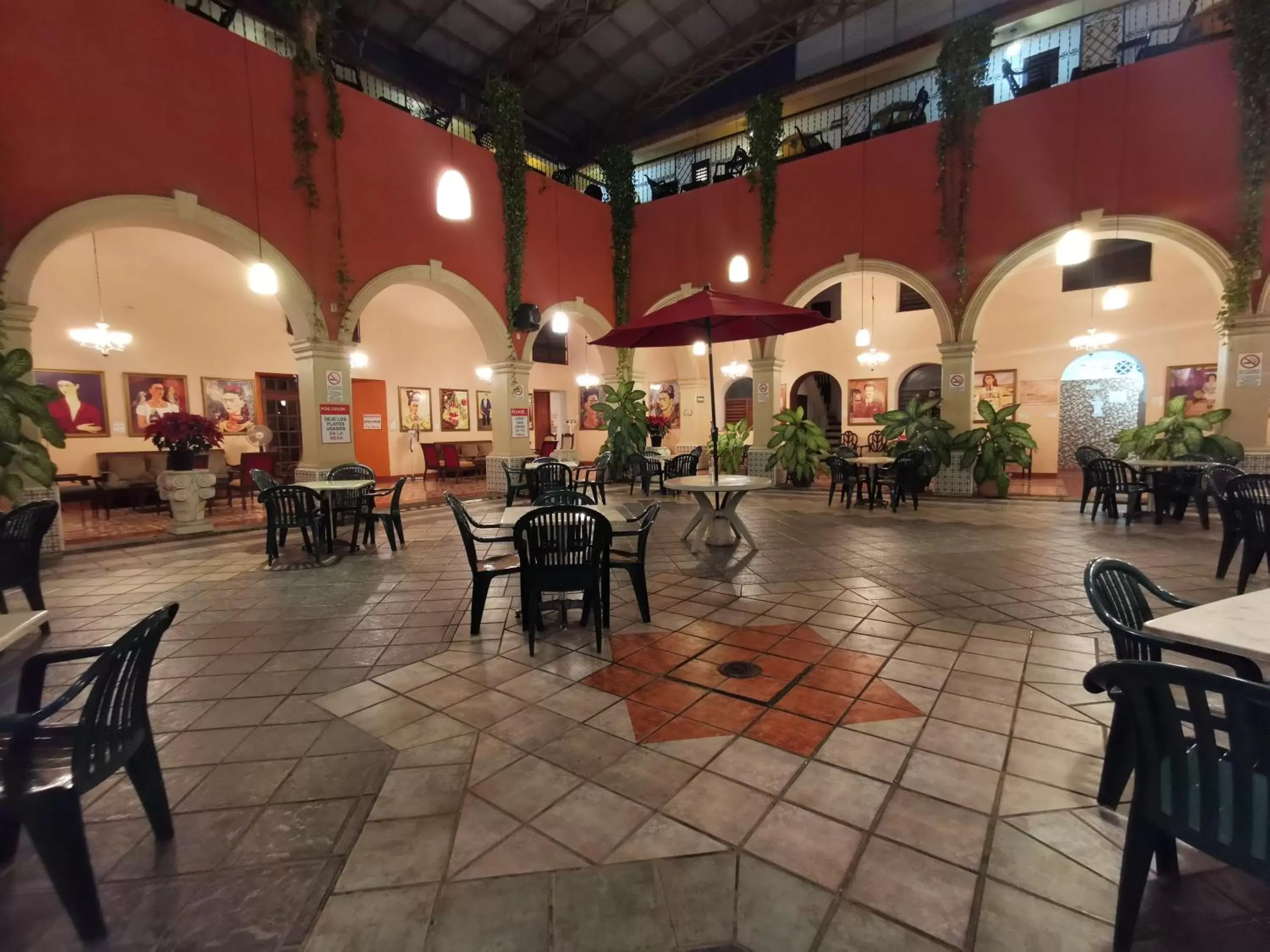 Patio, Restaurant/Places to Eat in Hotel Doralba Inn