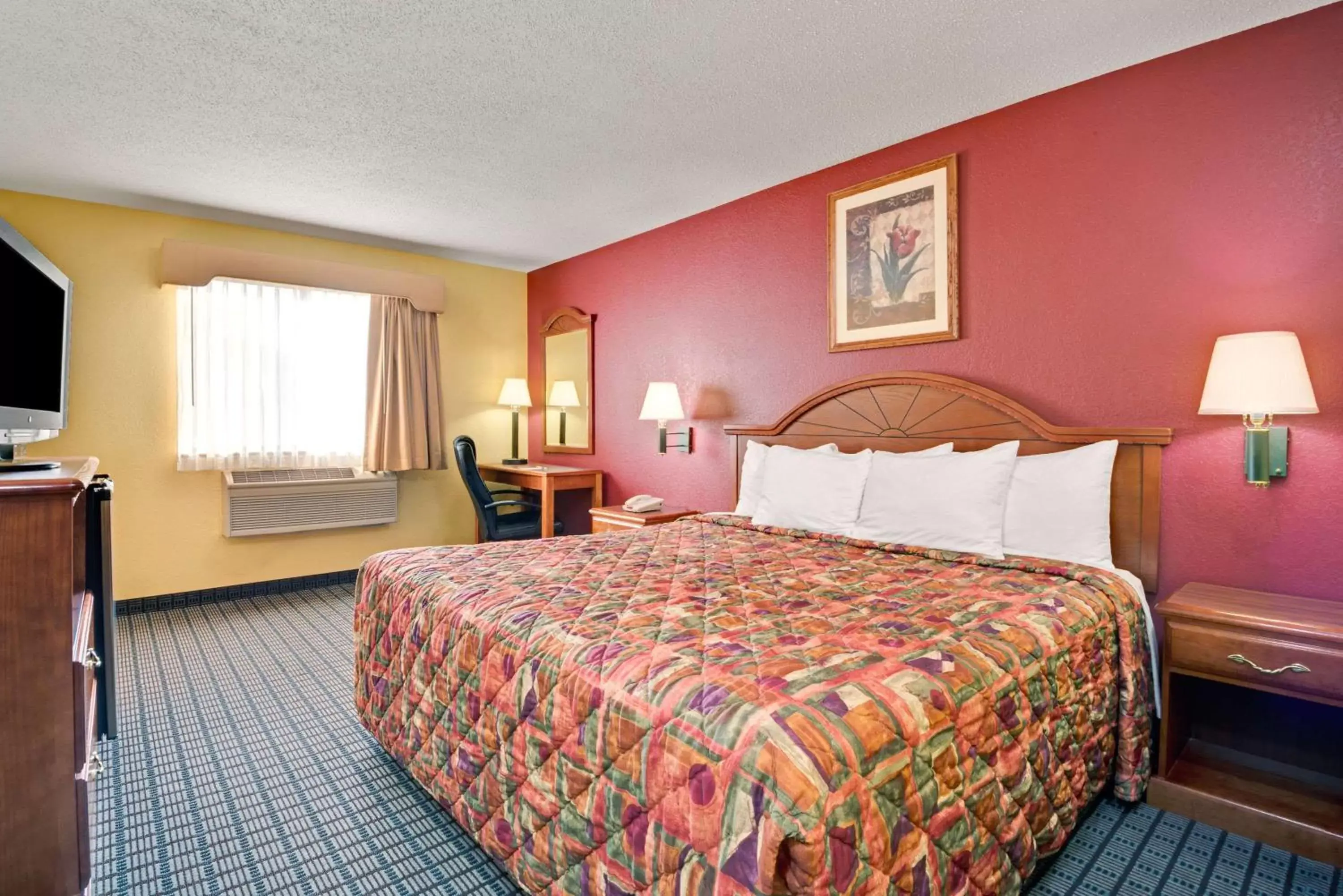 Photo of the whole room, Bed in Days Inn by Wyndham Torrington