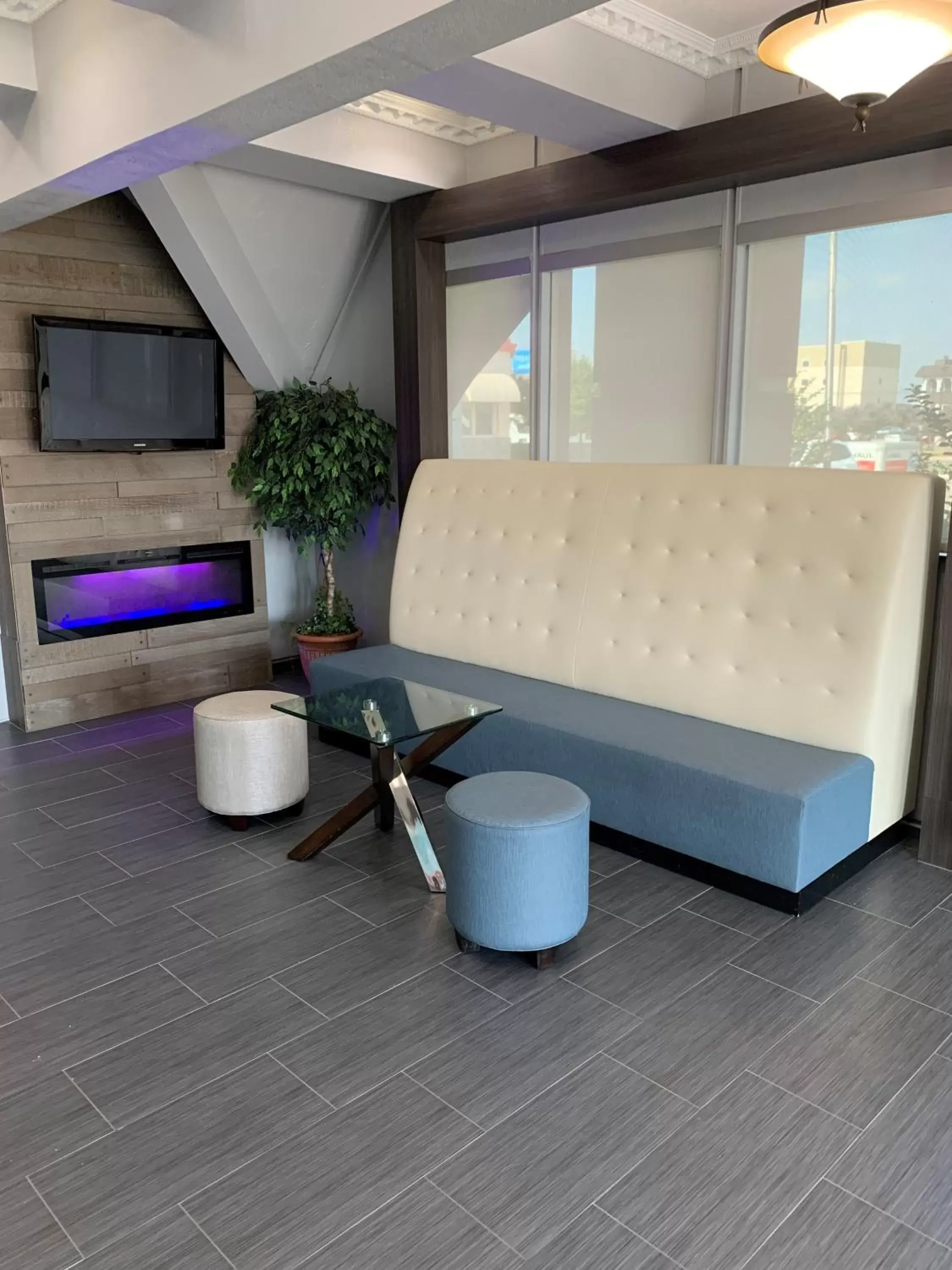Lobby or reception in Howard Johnson by Wyndham Oklahoma City OKC Airport, Fairgrounds, I40 Lobby or reception in Howard Johnson by Wyndham Oklahoma City OKC Airport, Fairgrounds, I40