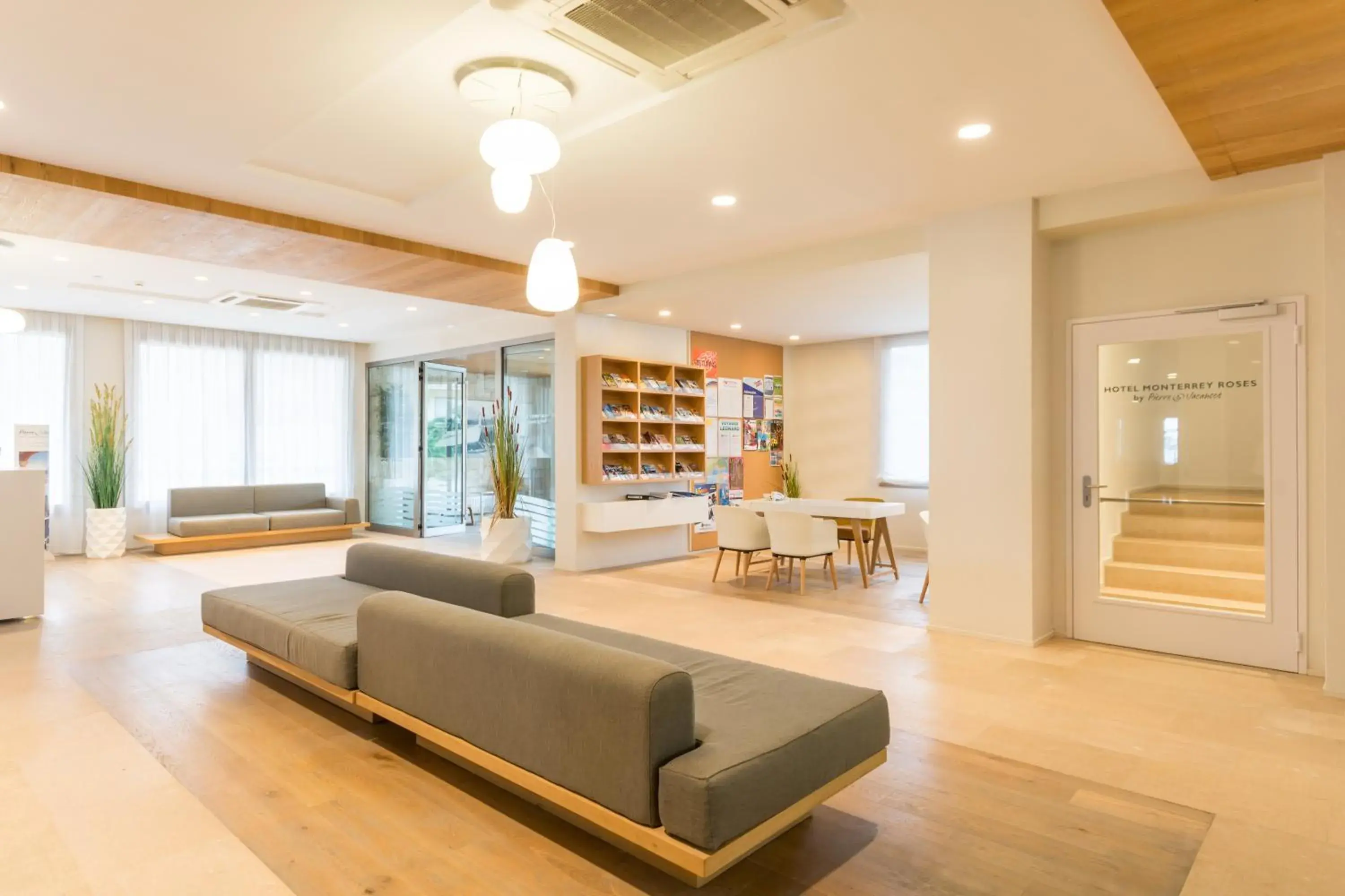 Lobby or reception in Hotel Monterrey Roses by Pierre & Vacances Lobby or reception in Hotel Monterrey Roses by Pierre & Vacances