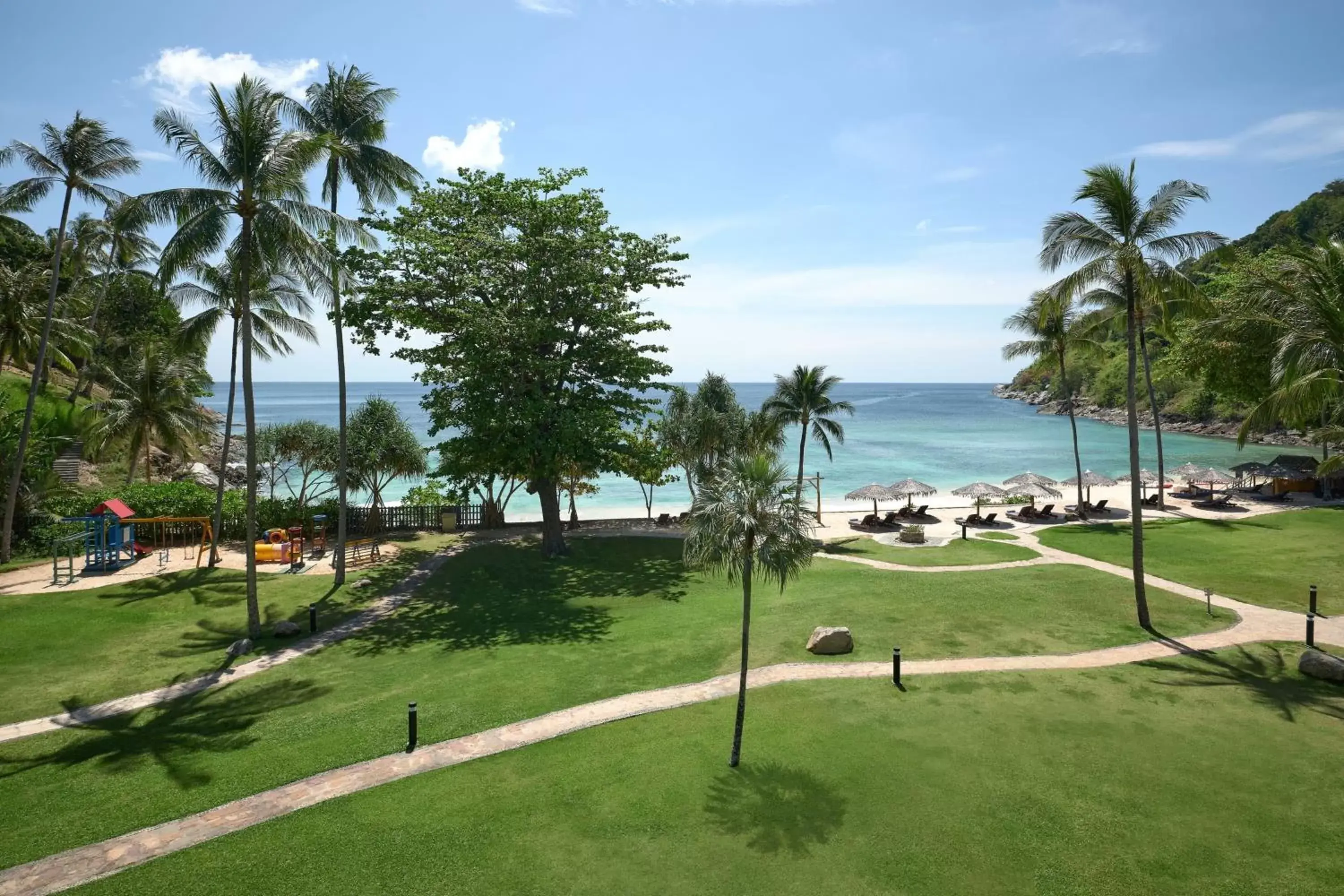 Photo of the whole room in Phuket Marriott Resort & Spa, Merlin Beach