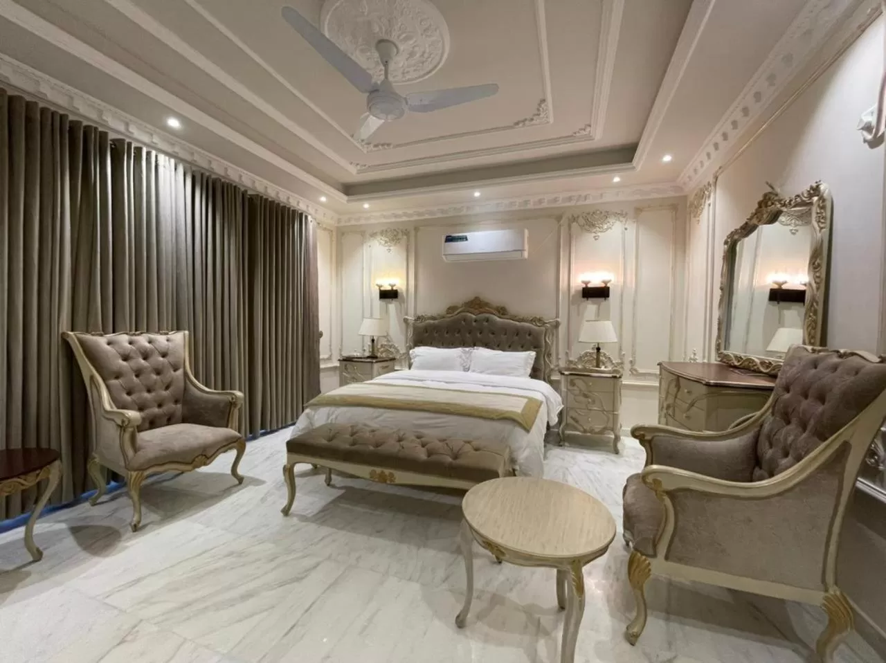 Bed in Arish Luxury Suites