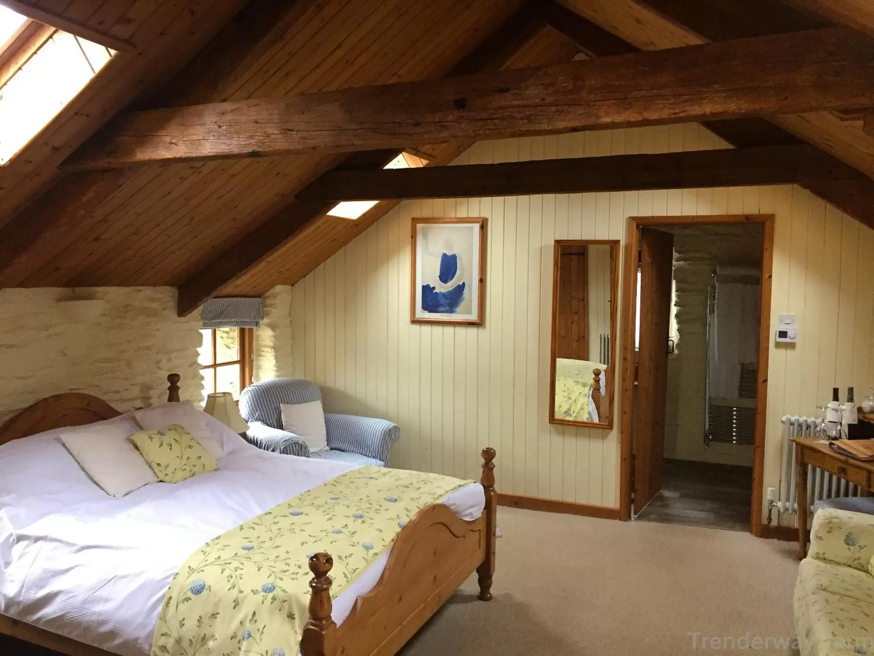 Photo of the whole room, Bed in Trenderway Farm