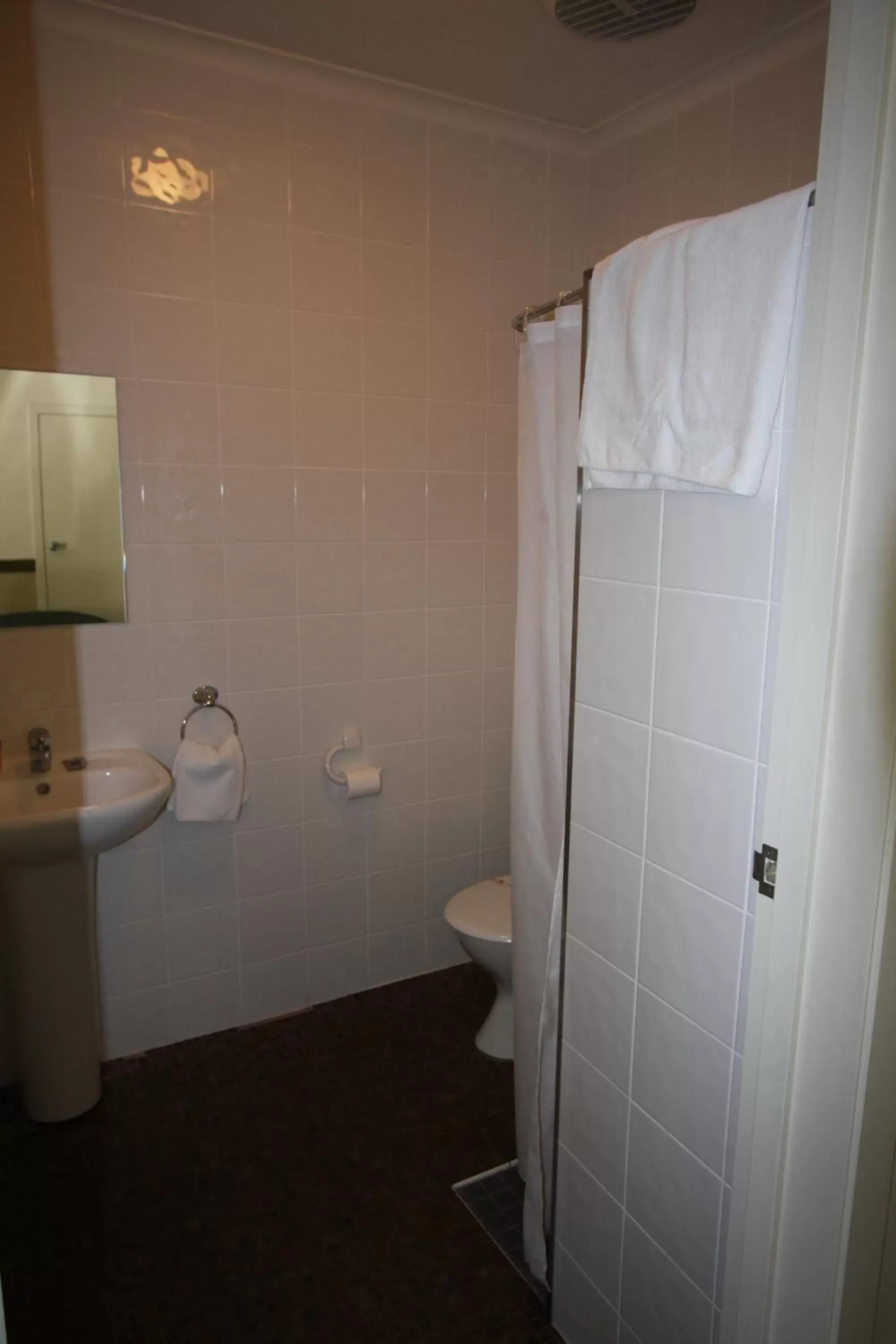 Bathroom in Highlander Hotel Bar Kitchen Rooftop