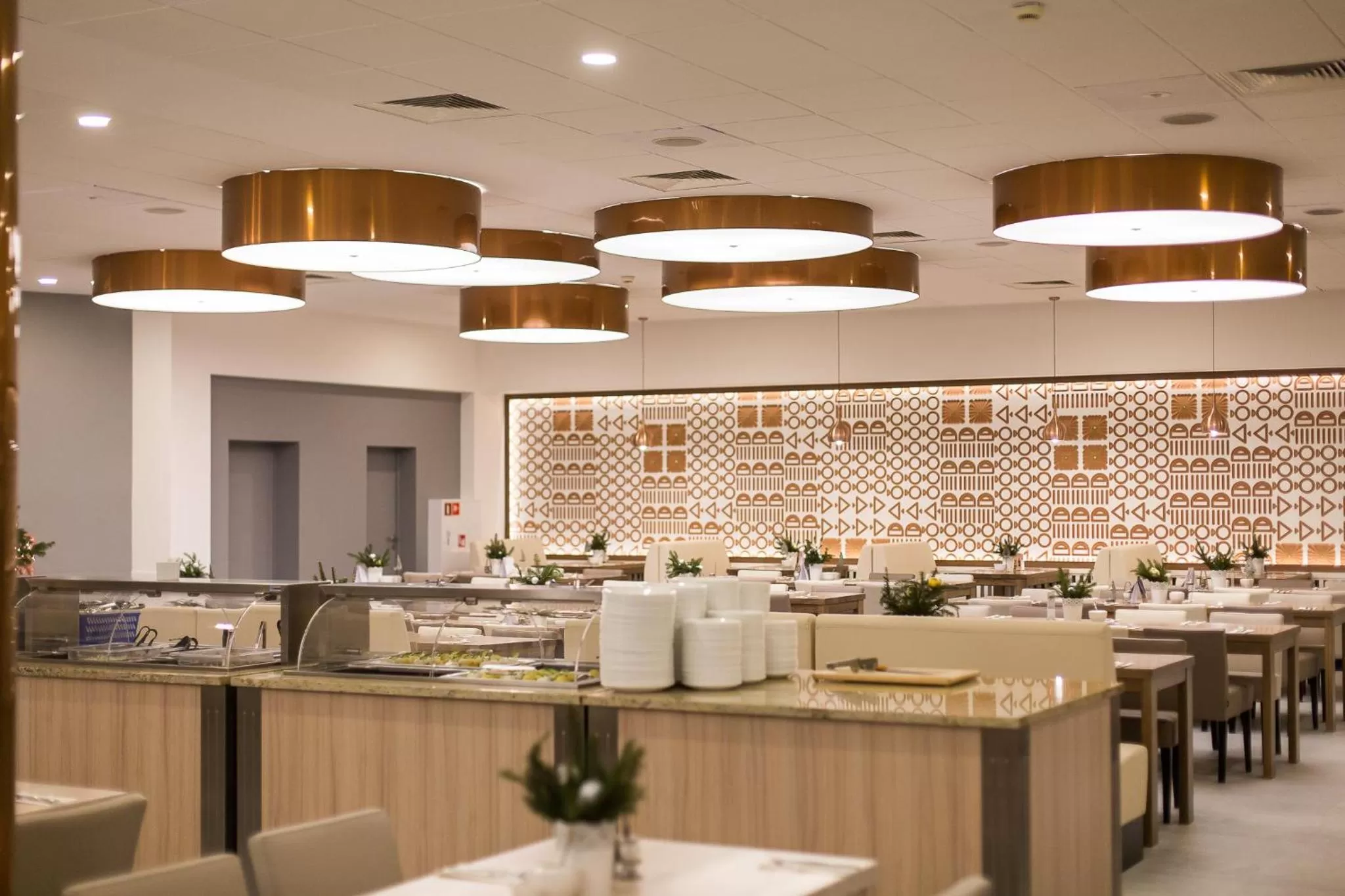 Restaurant/places to eat in Hotel New Skanpol