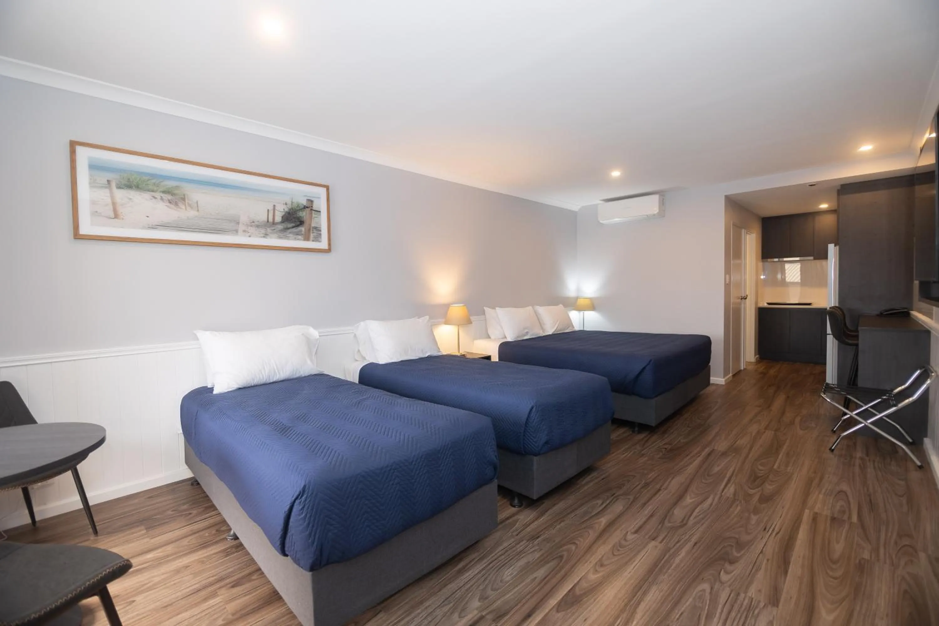 Bedroom, Bed in Dog Rock Motel