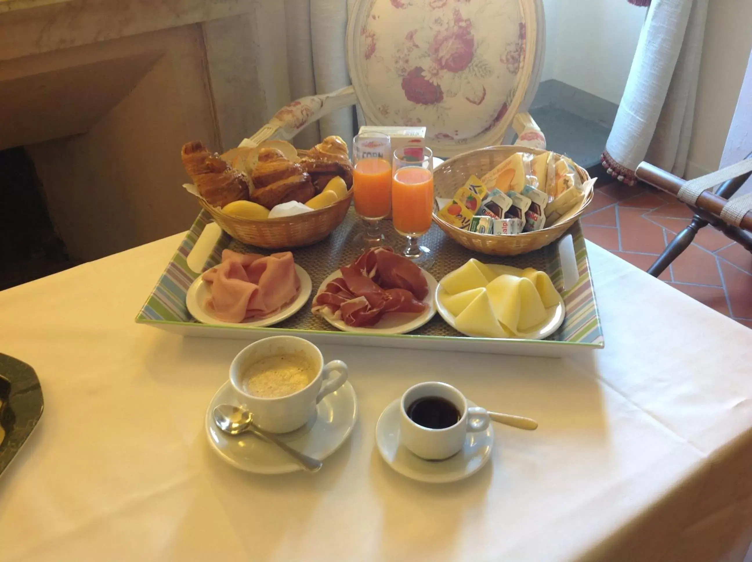 TV and multimedia, Breakfast in La Casa Del Garbo - Luxury Rooms & Suite