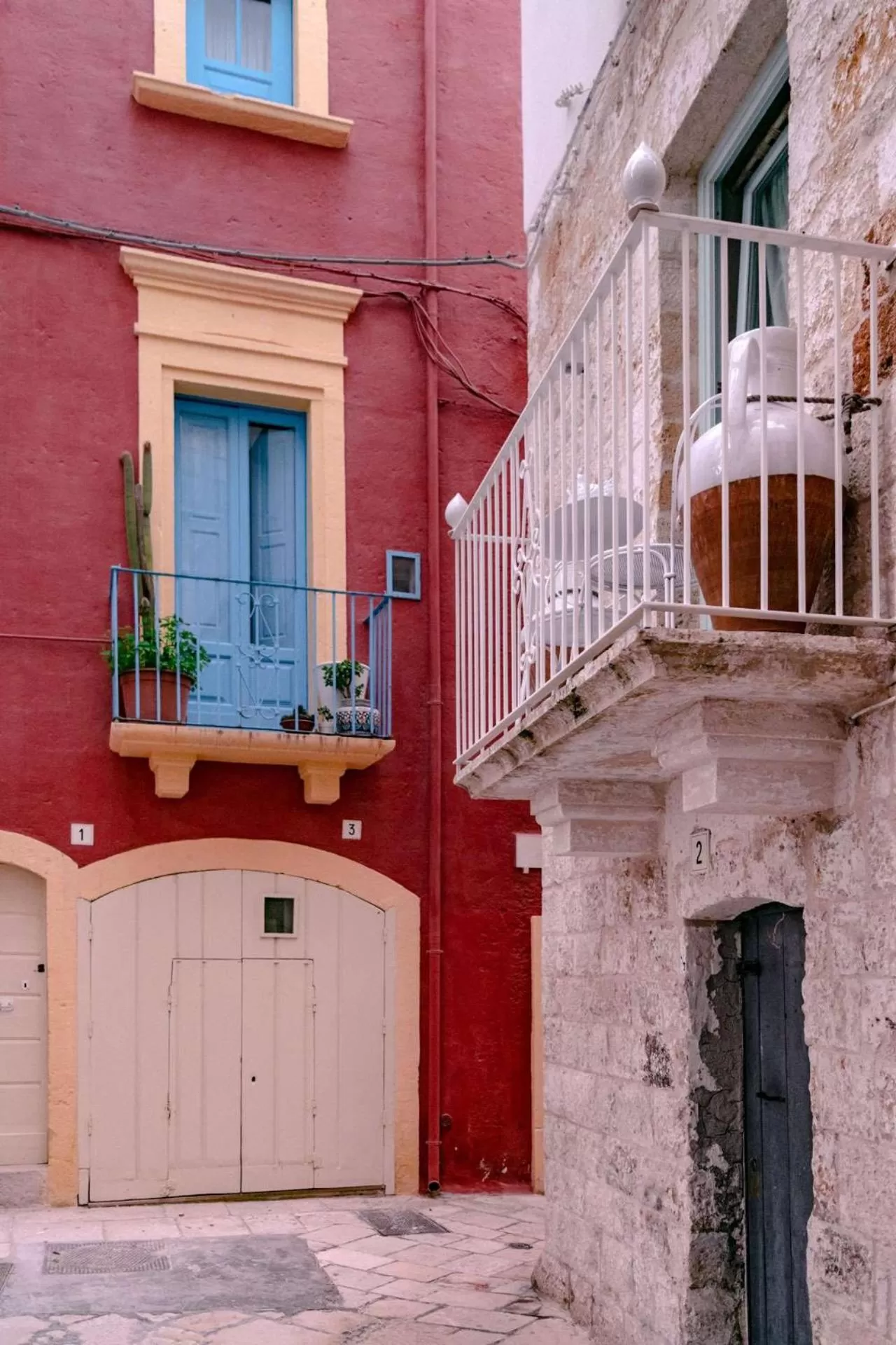 Day, Property Building in Quattro Perle