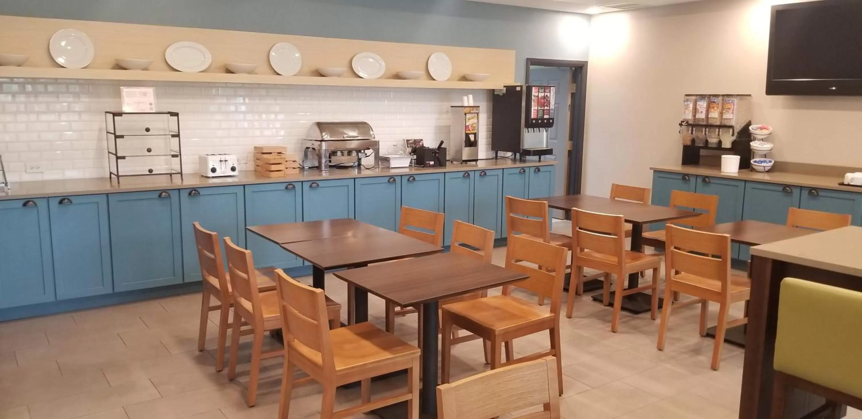 Coffee/tea facilities in Country Inn & Suites by Radisson, Bradenton-Lakewood-Ranch, FL