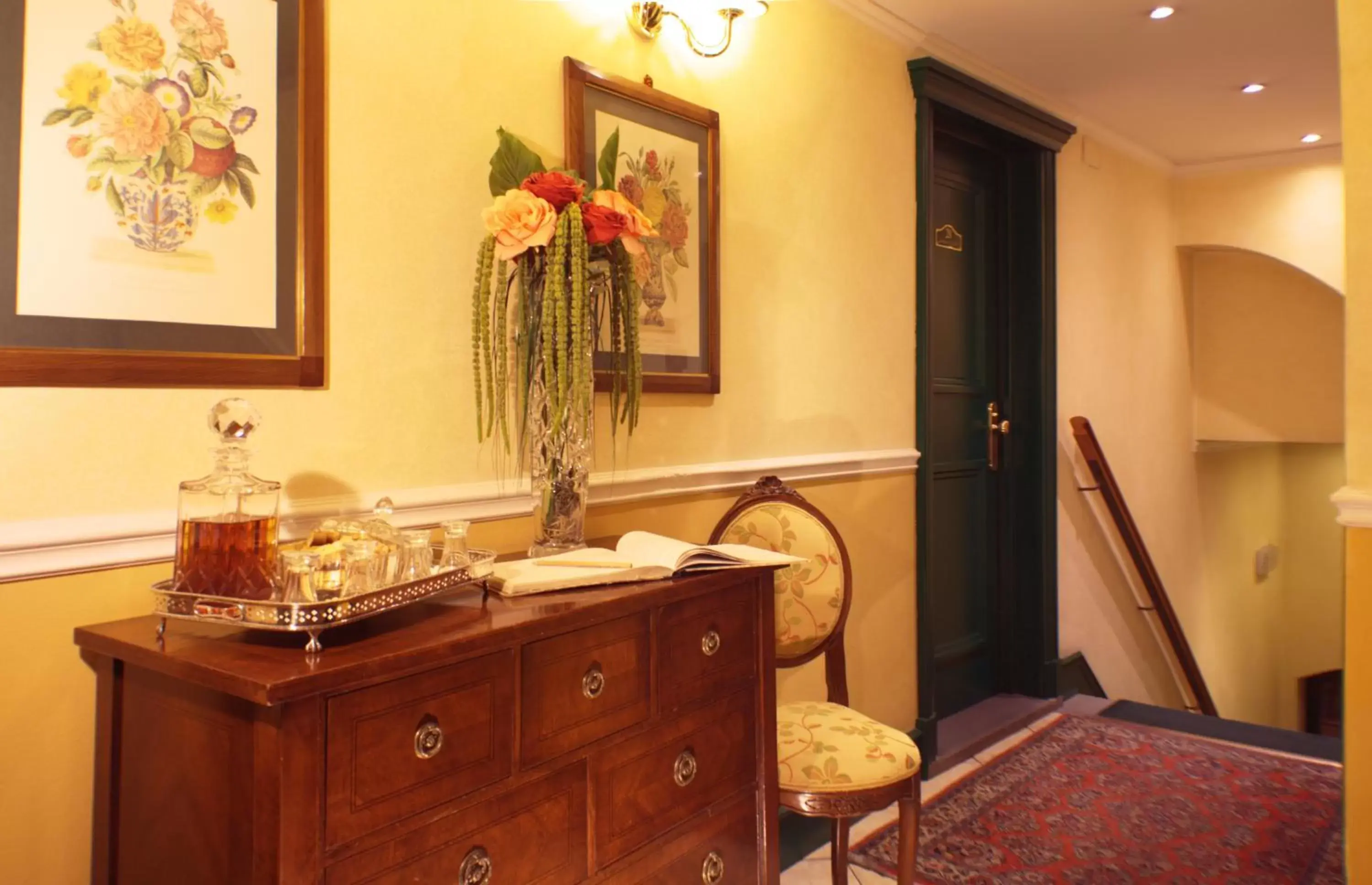 Lobby or reception, Bathroom in Hotel Rosary Garden