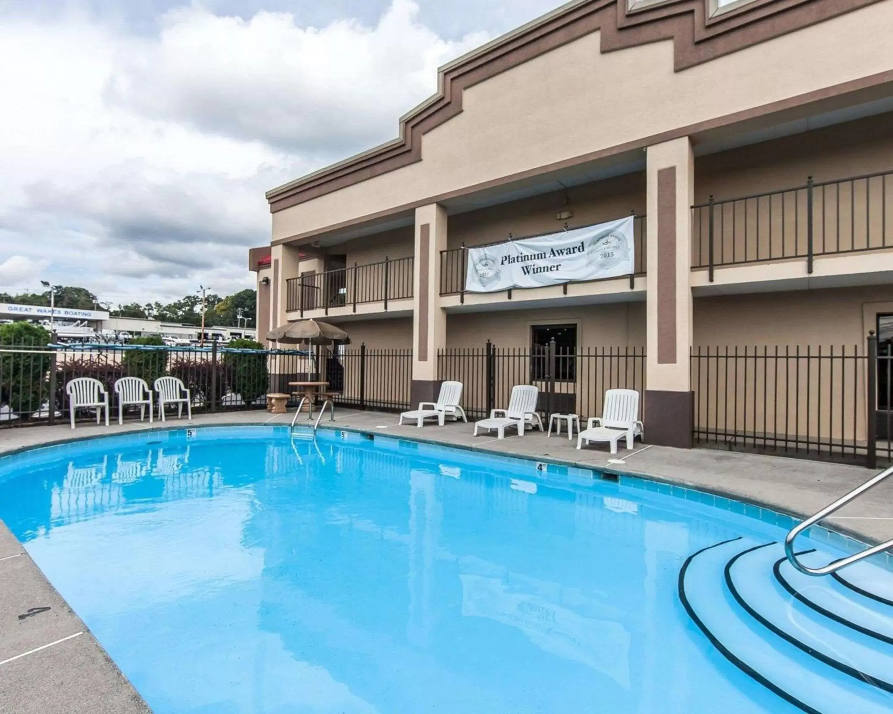 On site, Swimming Pool in Econo Lodge Lenoir City