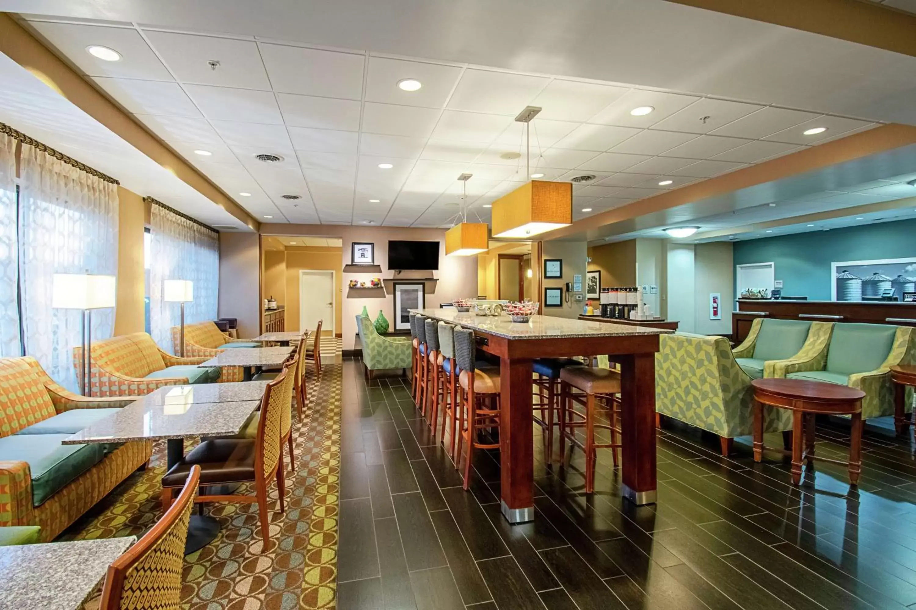 Restaurant/Places to Eat in Hampton Inn Pine Grove