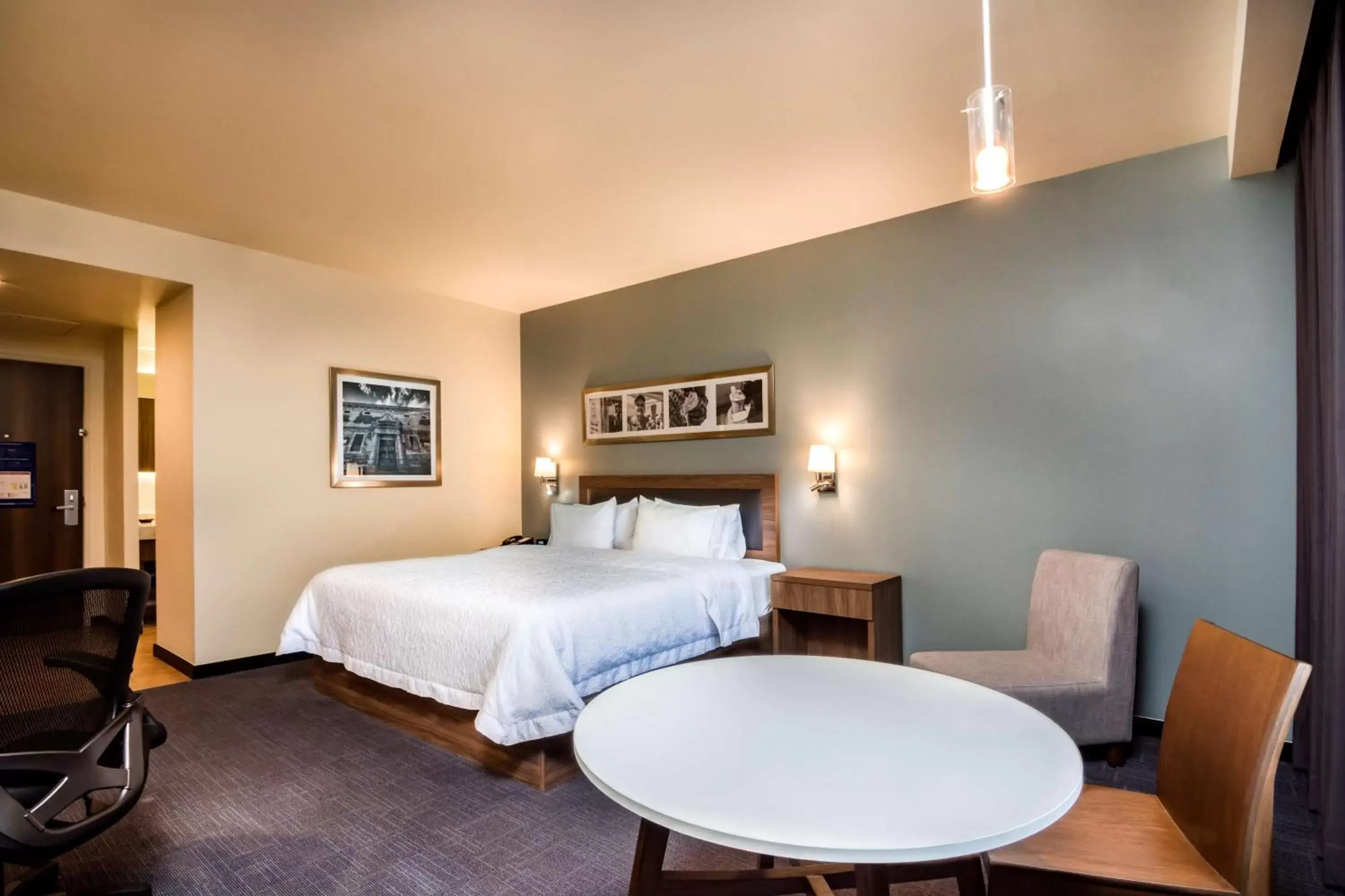 Bedroom, Bed in Hampton Inn & Suites by Hilton Salamanca Bajio