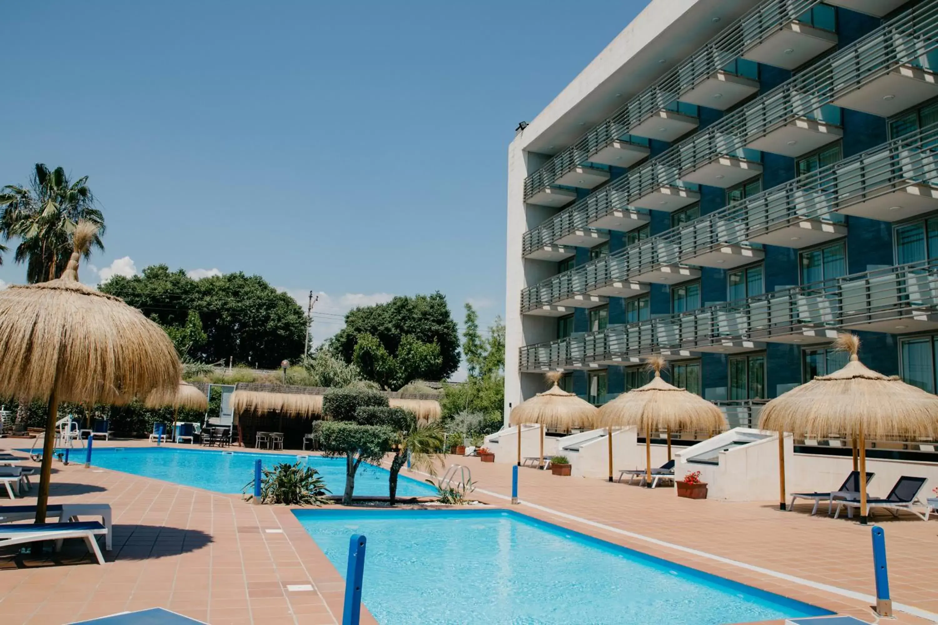 Facade/entrance, Swimming Pool in Sol Port Cambrils Hotel