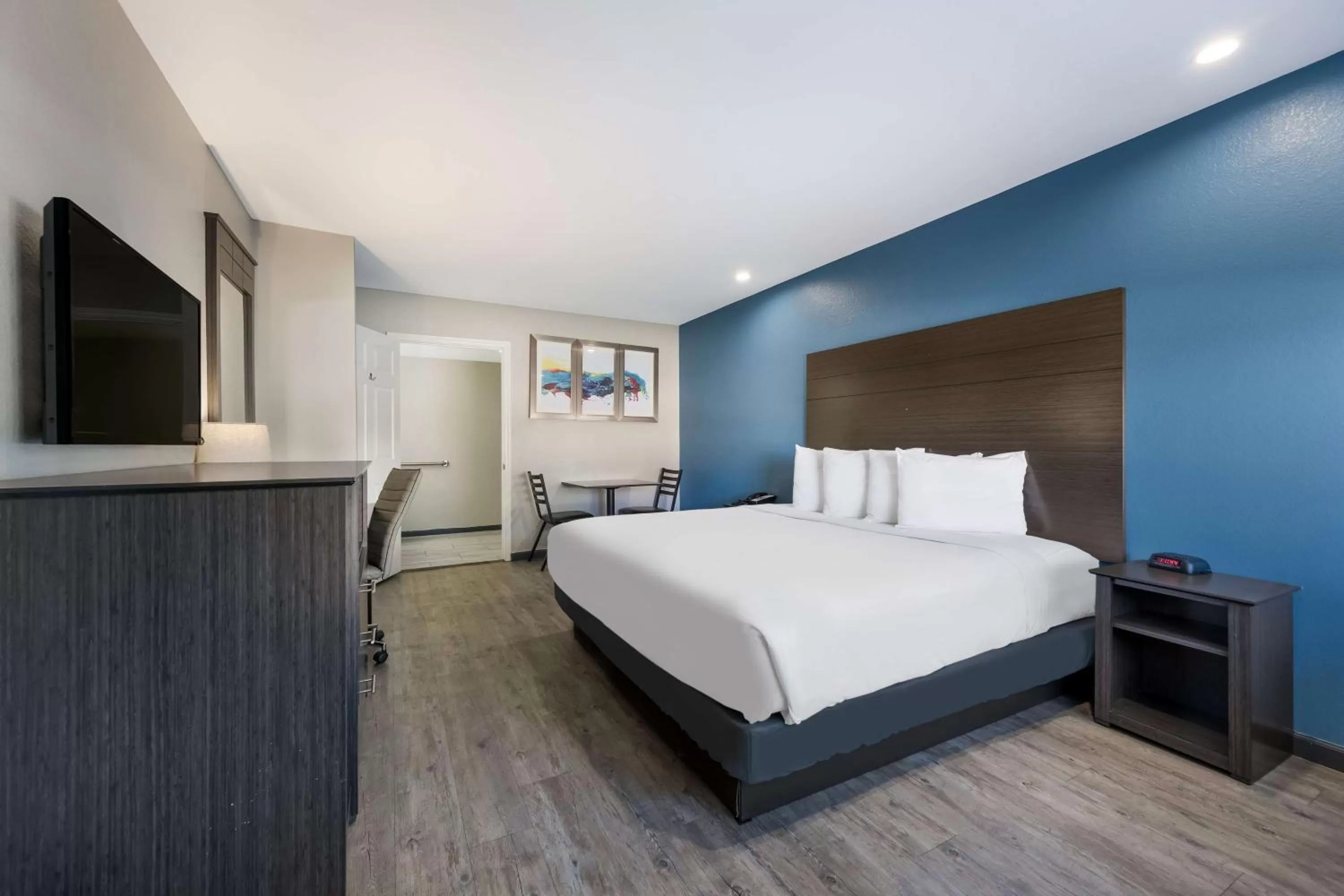 Bedroom, Bed in SureStay Hotel by Best Western Spring North Houston