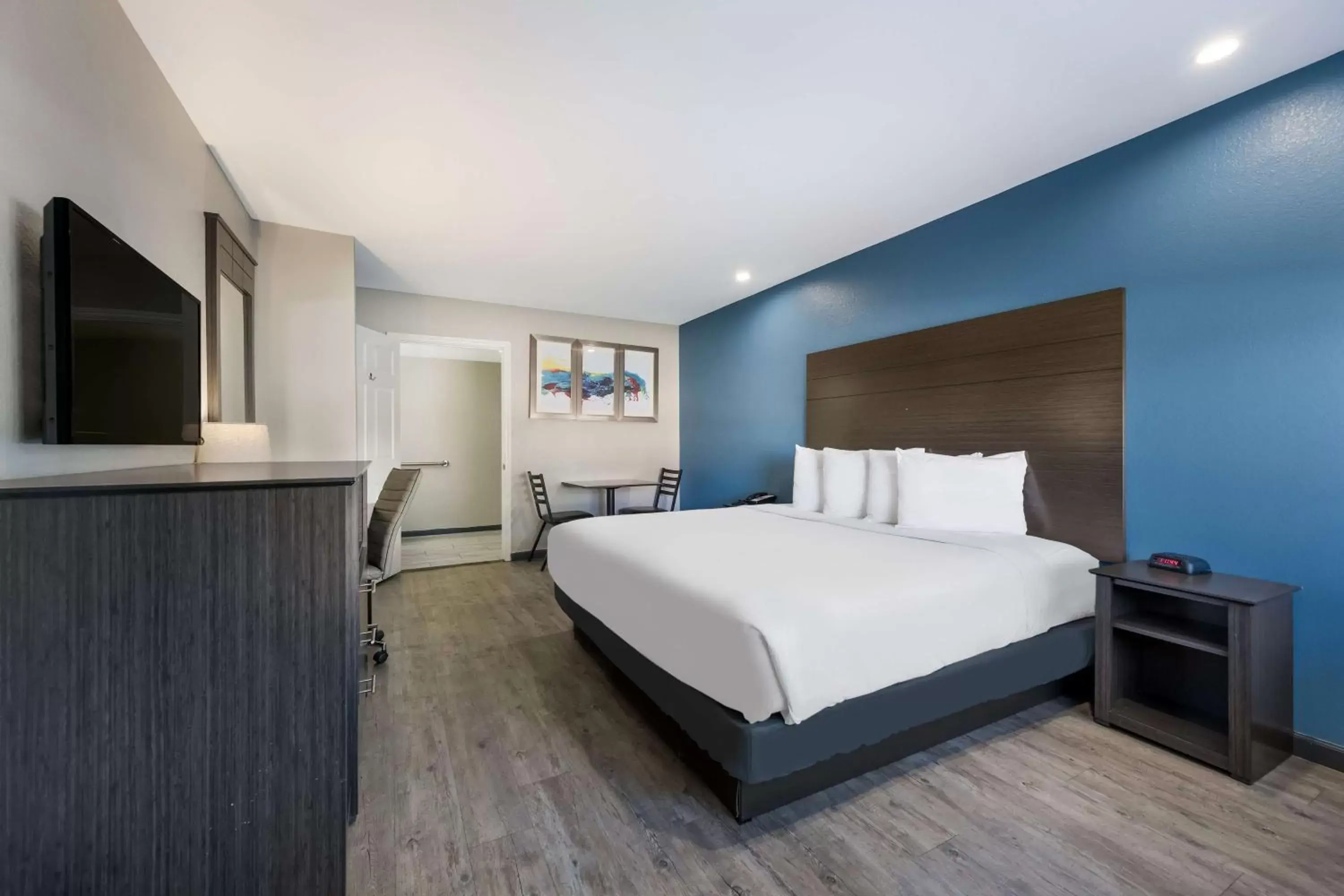 Bedroom, Bed in SureStay Hotel by Best Western Spring North Houston