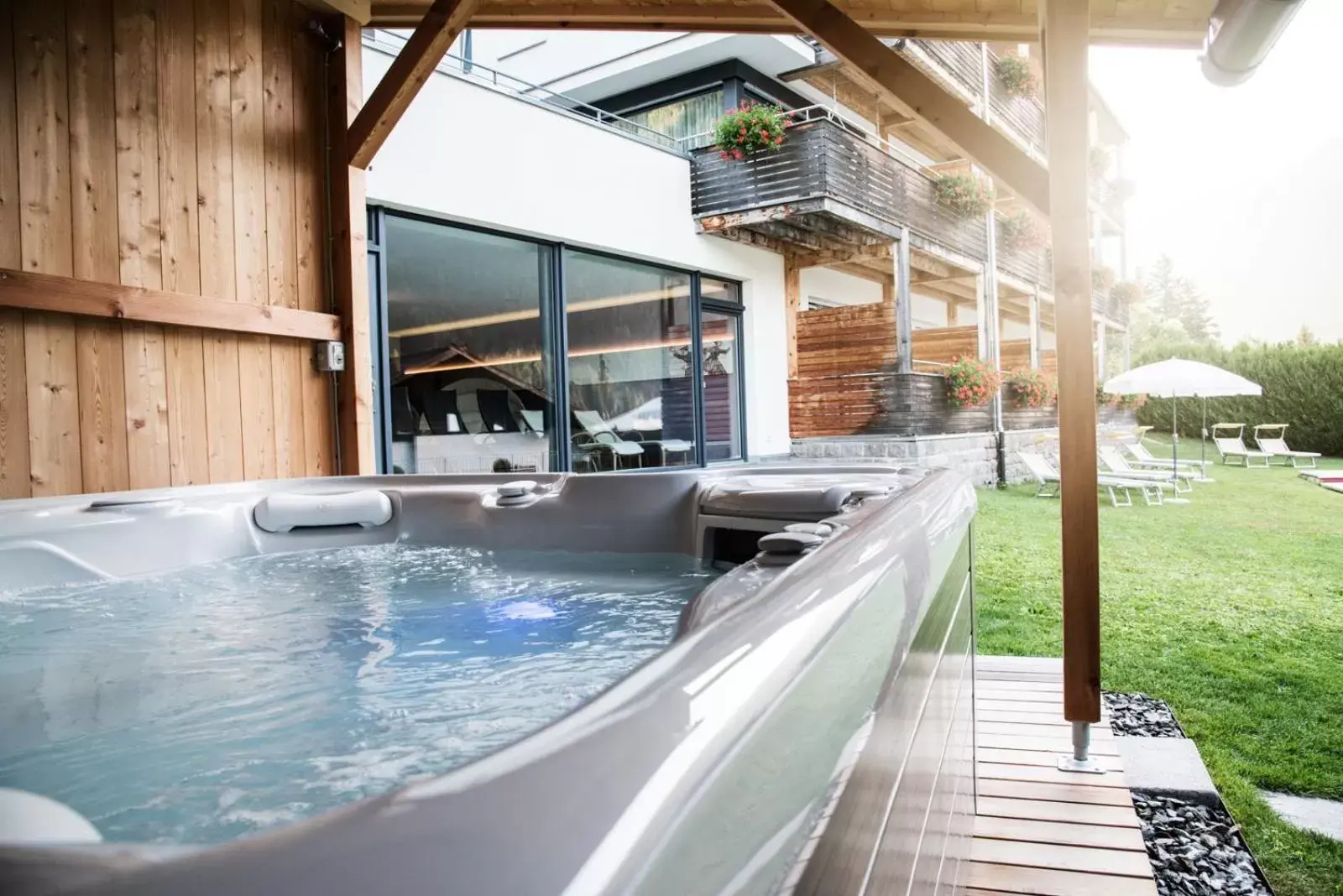 Garden, Swimming Pool in Kreativ Hotel Landhaus Schweigl