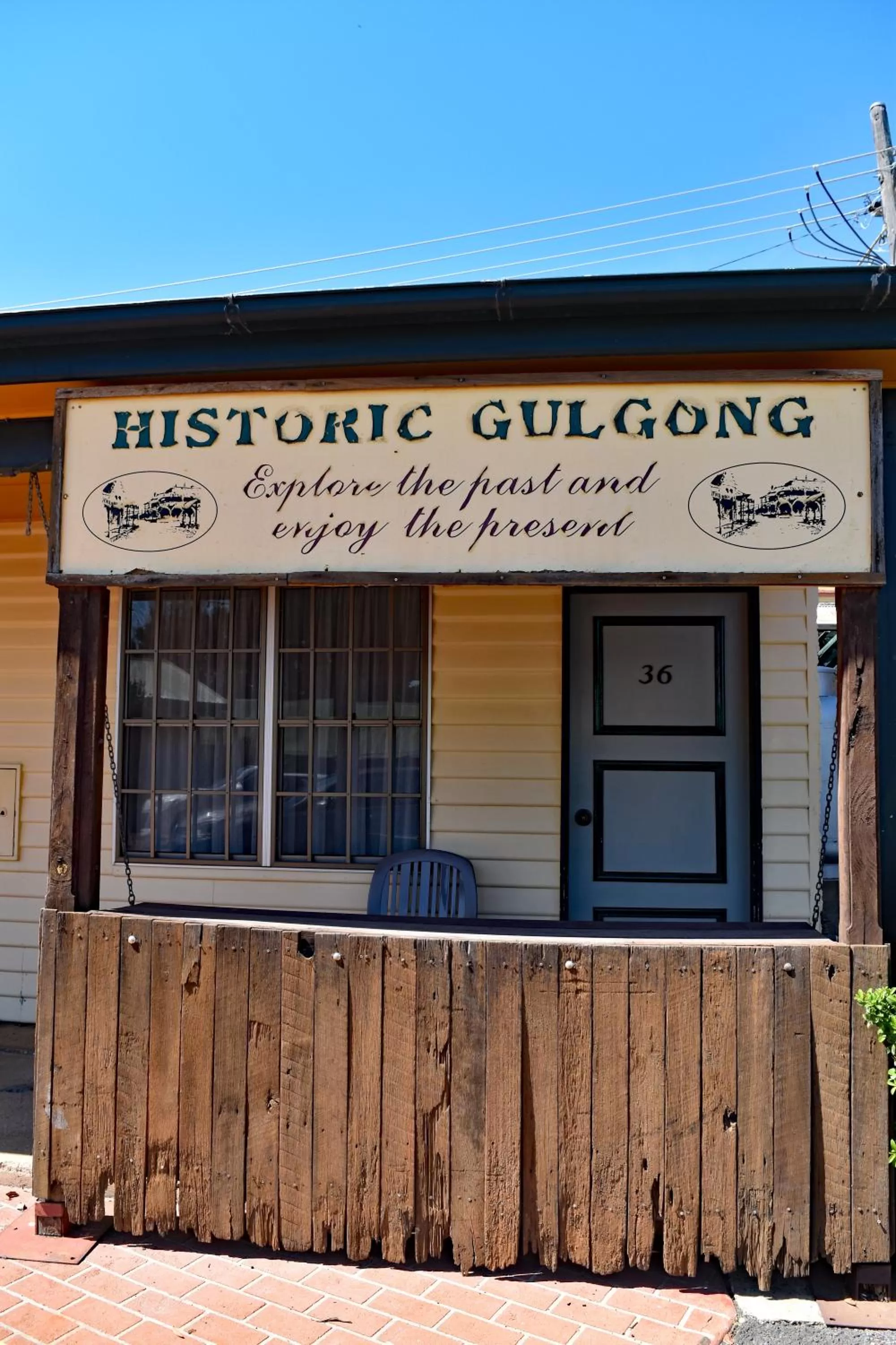 Ten Dollar Town Motel