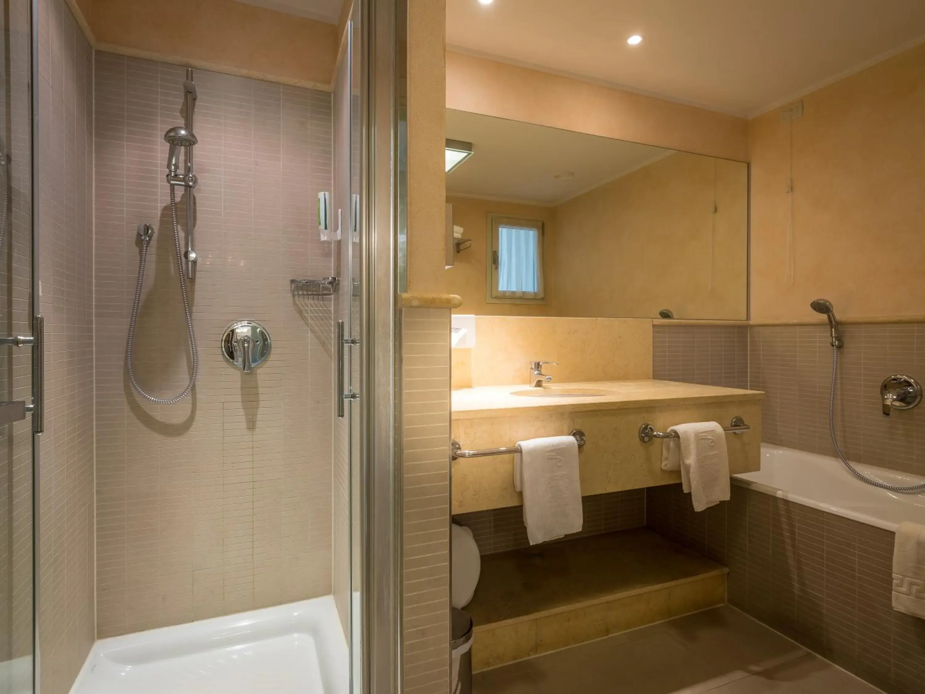 Shower, Bathroom in Parc Hotel Germano Suites & Apartments