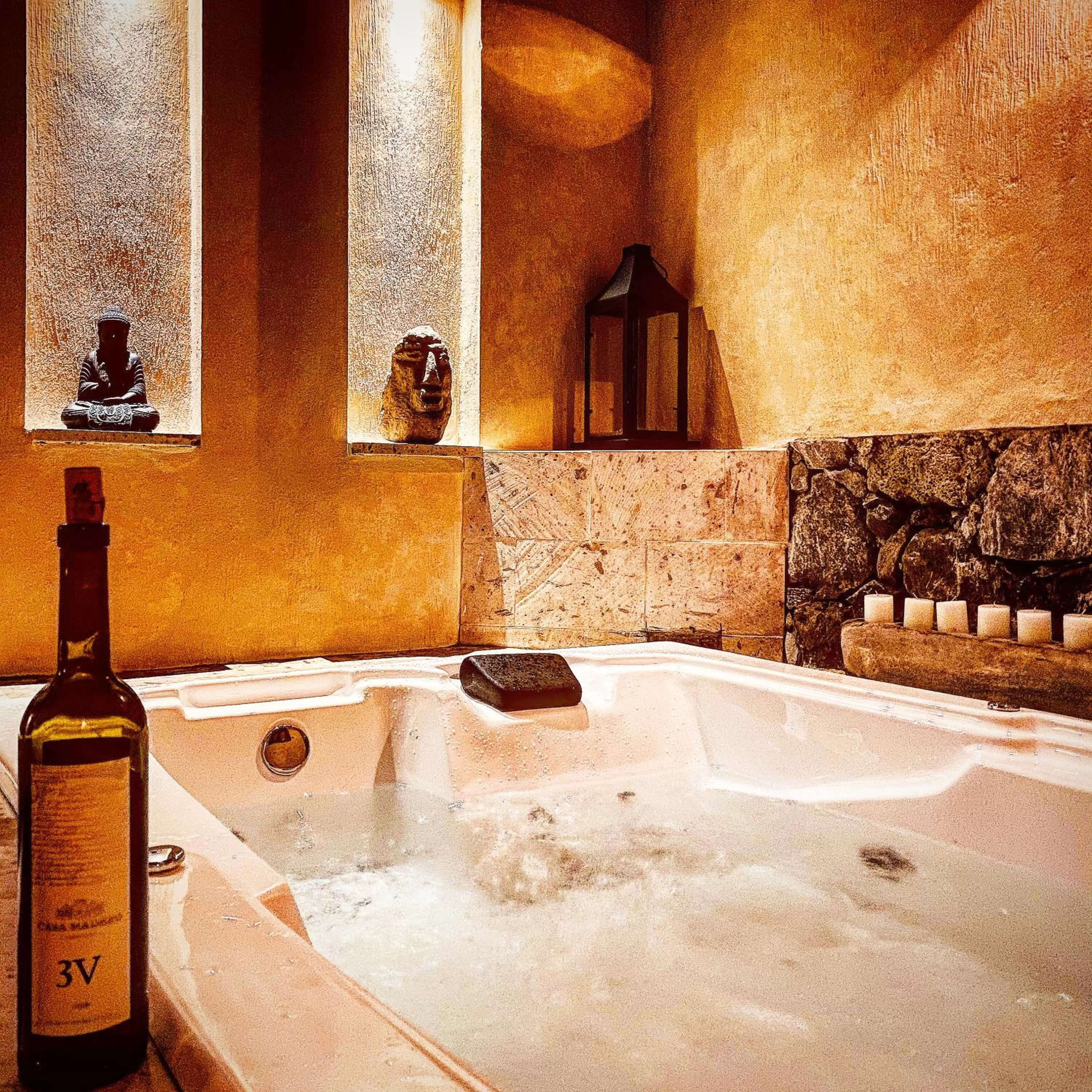 Hot Tub in Casa Miura Hotel Boutique