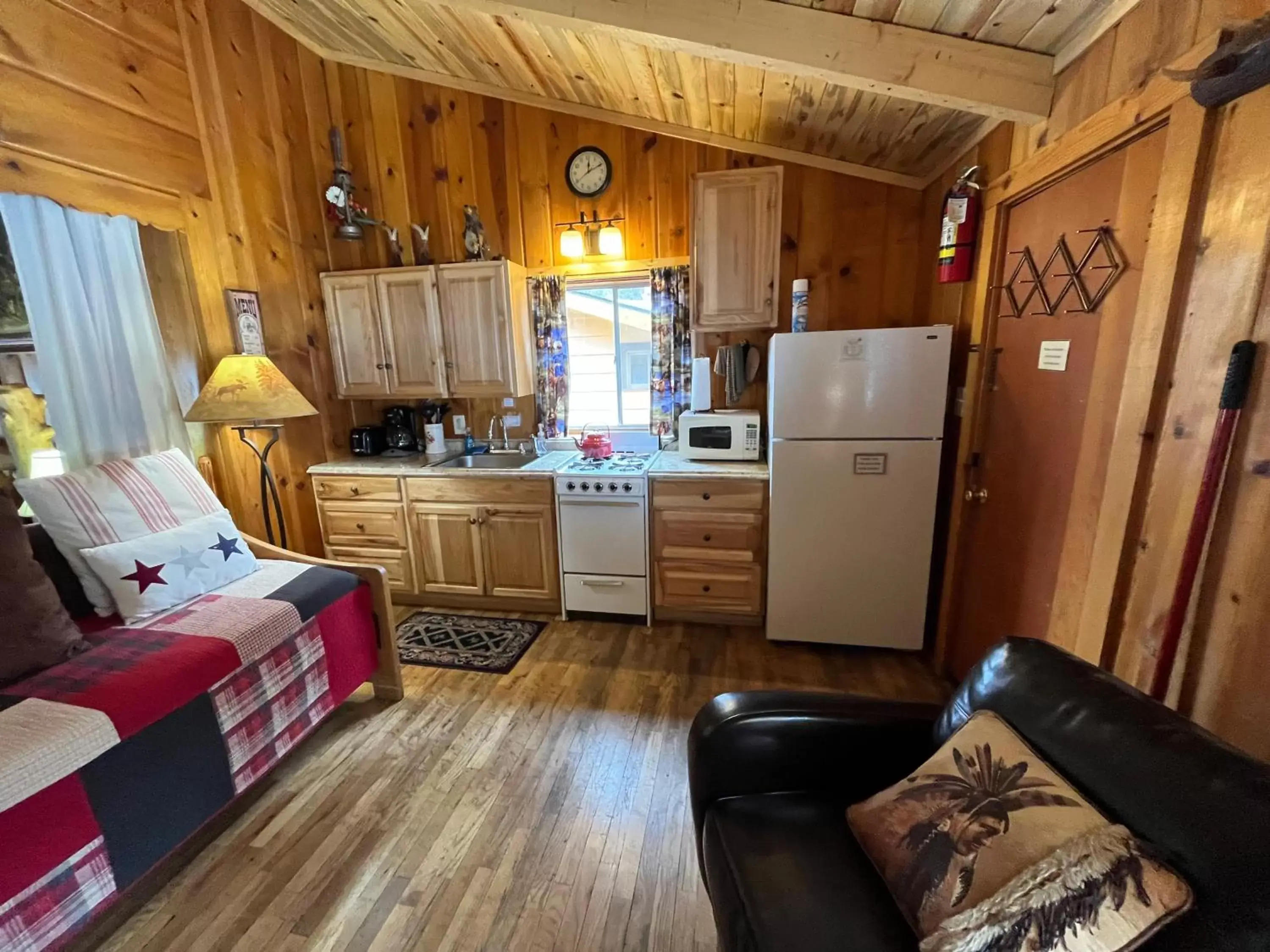 Kitchen/Kitchenette in Pine Haven Resort