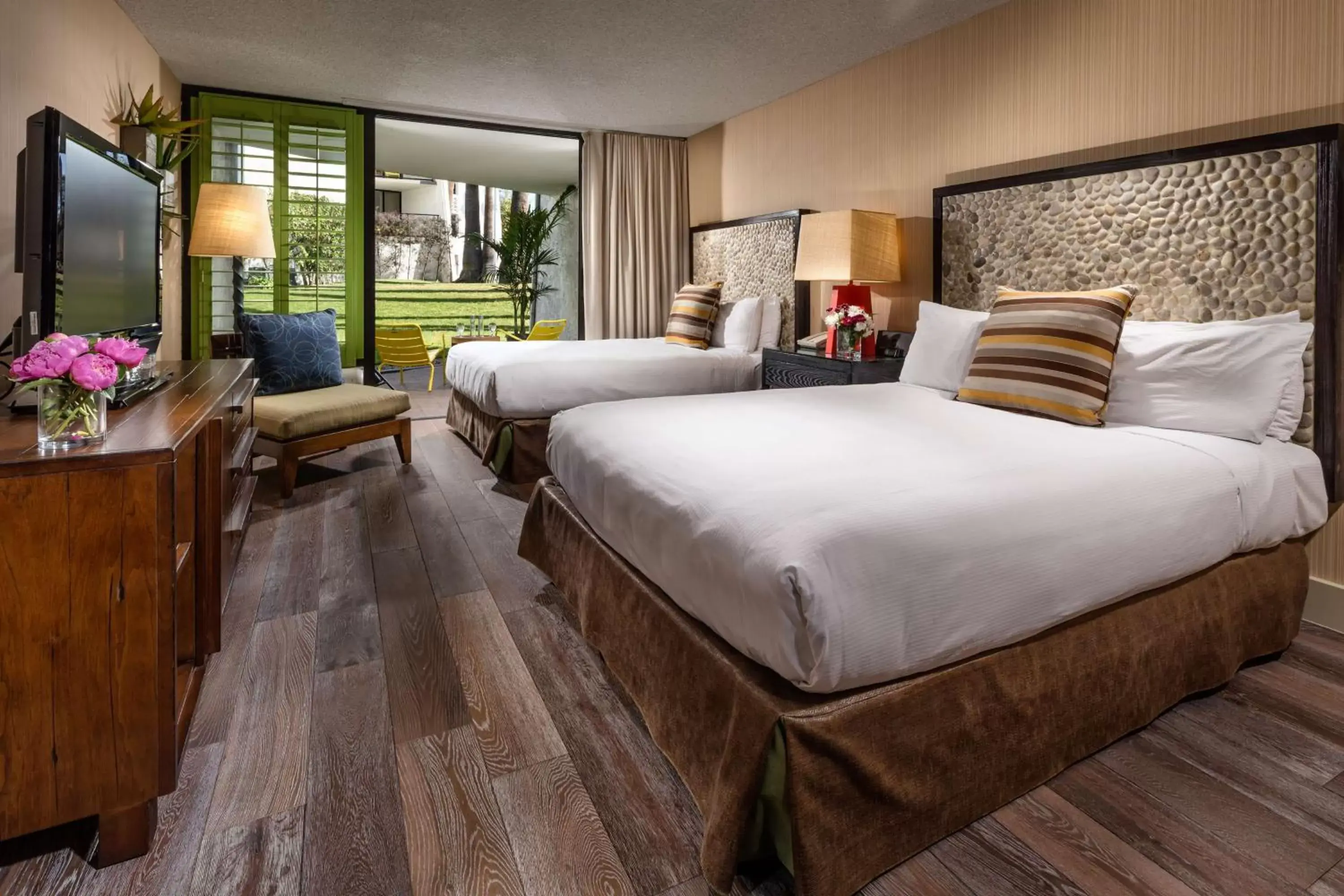 Bedroom in Hotel Maya - a DoubleTree by Hilton Hotel