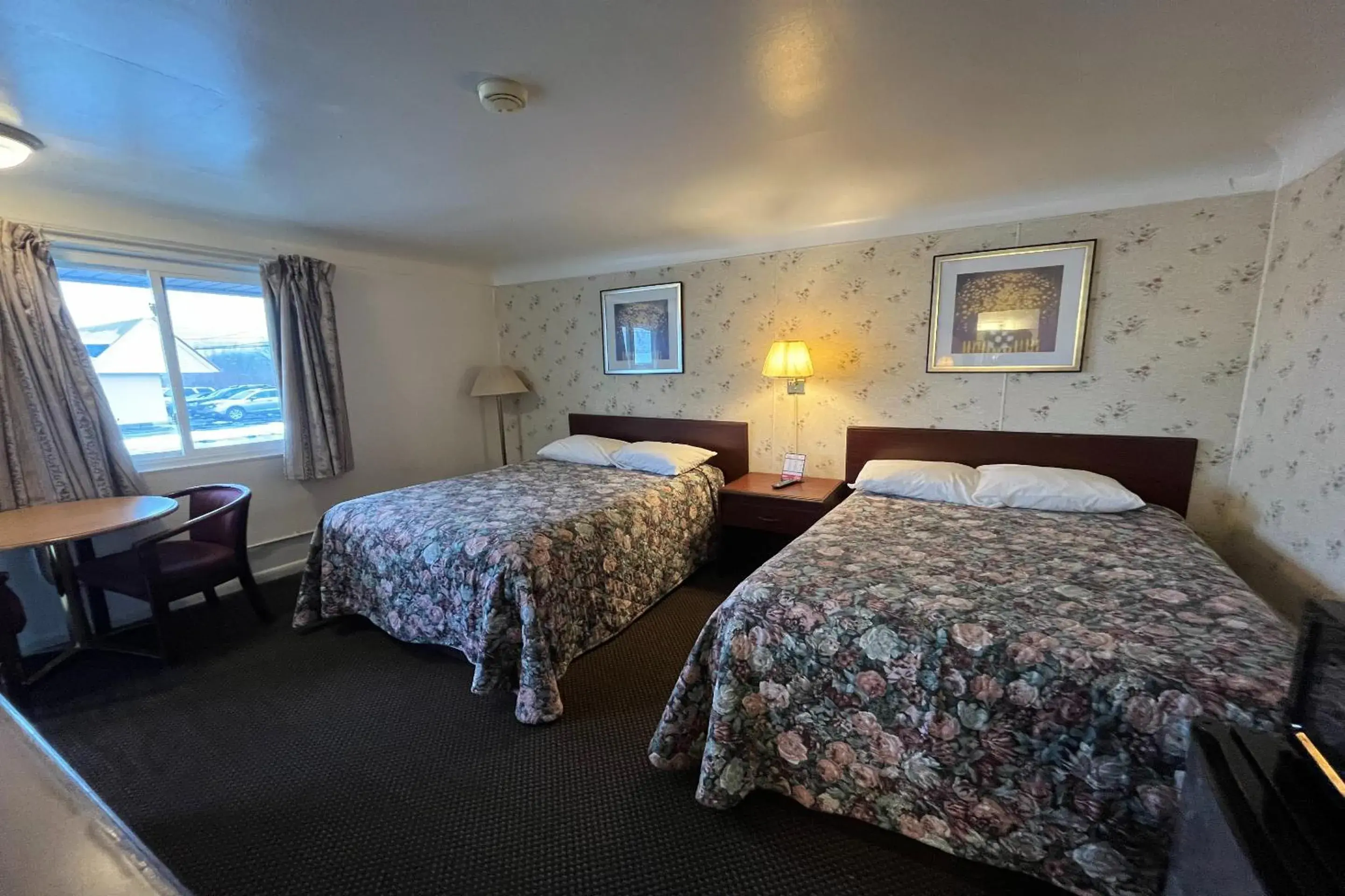 Bedroom, Bed in Bay Motel