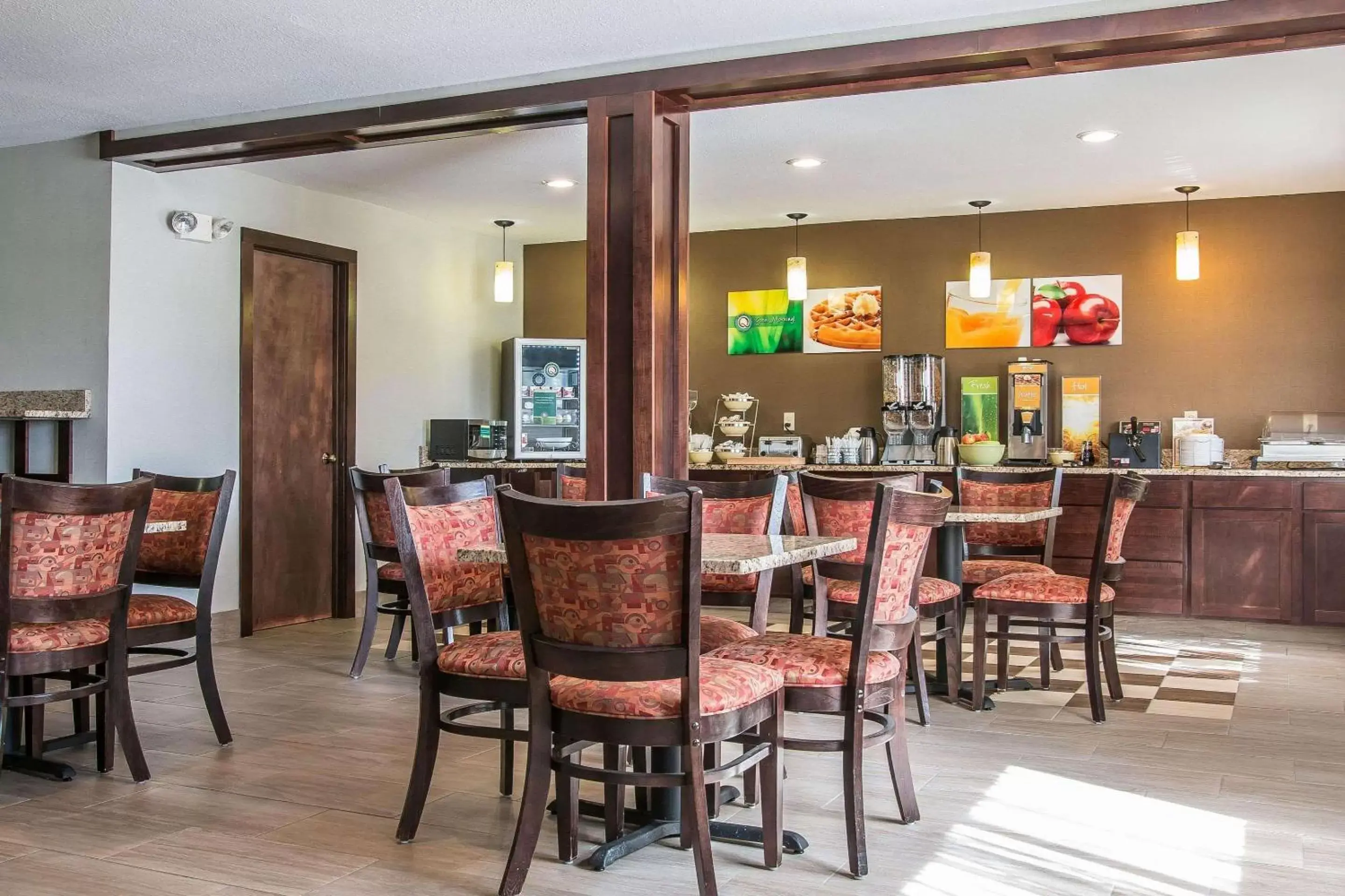 Restaurant/Places to Eat in Quality Inn Grand Rapids South-Byron Center