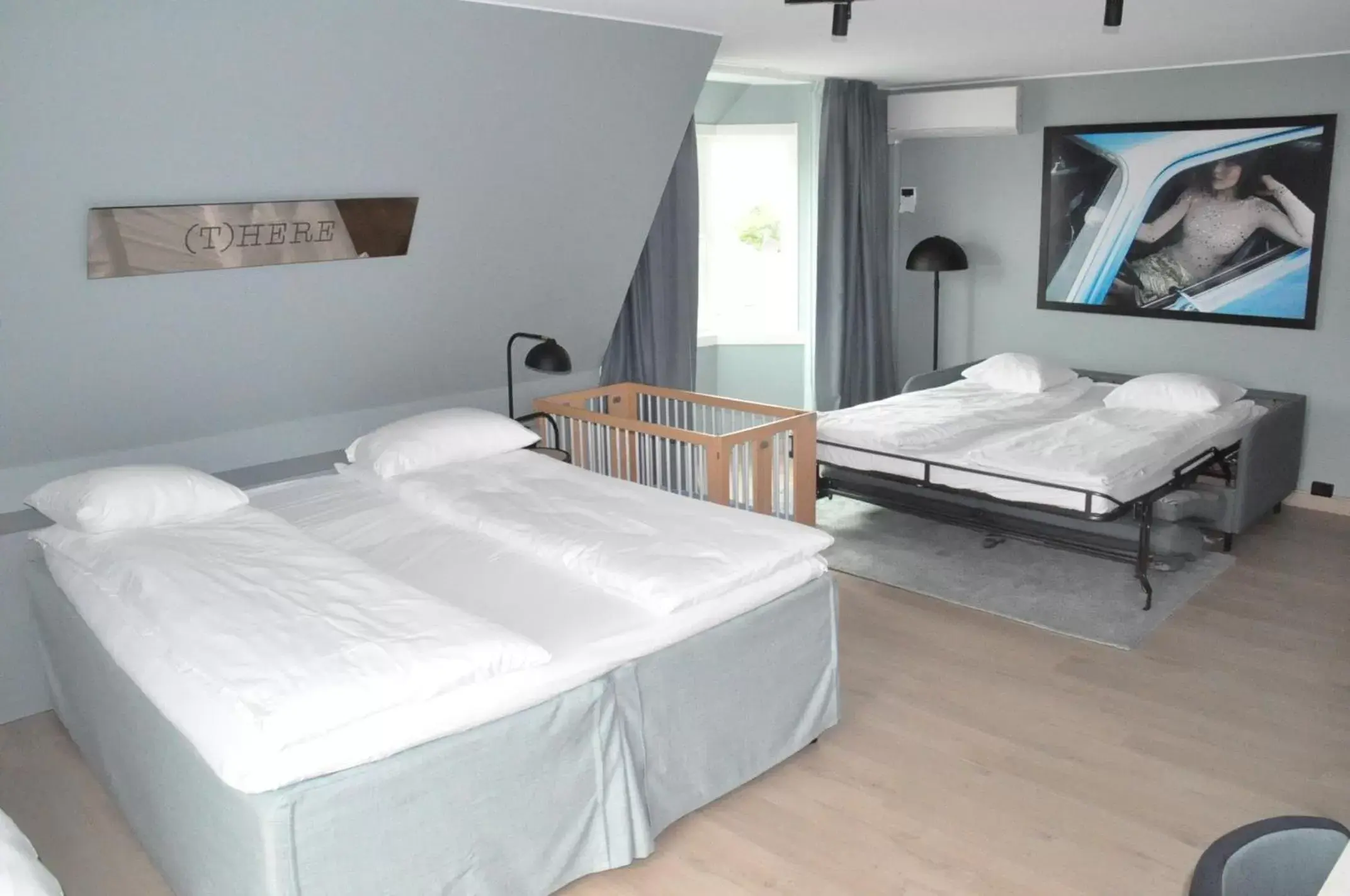 Photo of the whole room, Bed in Scandic Royal Stavanger