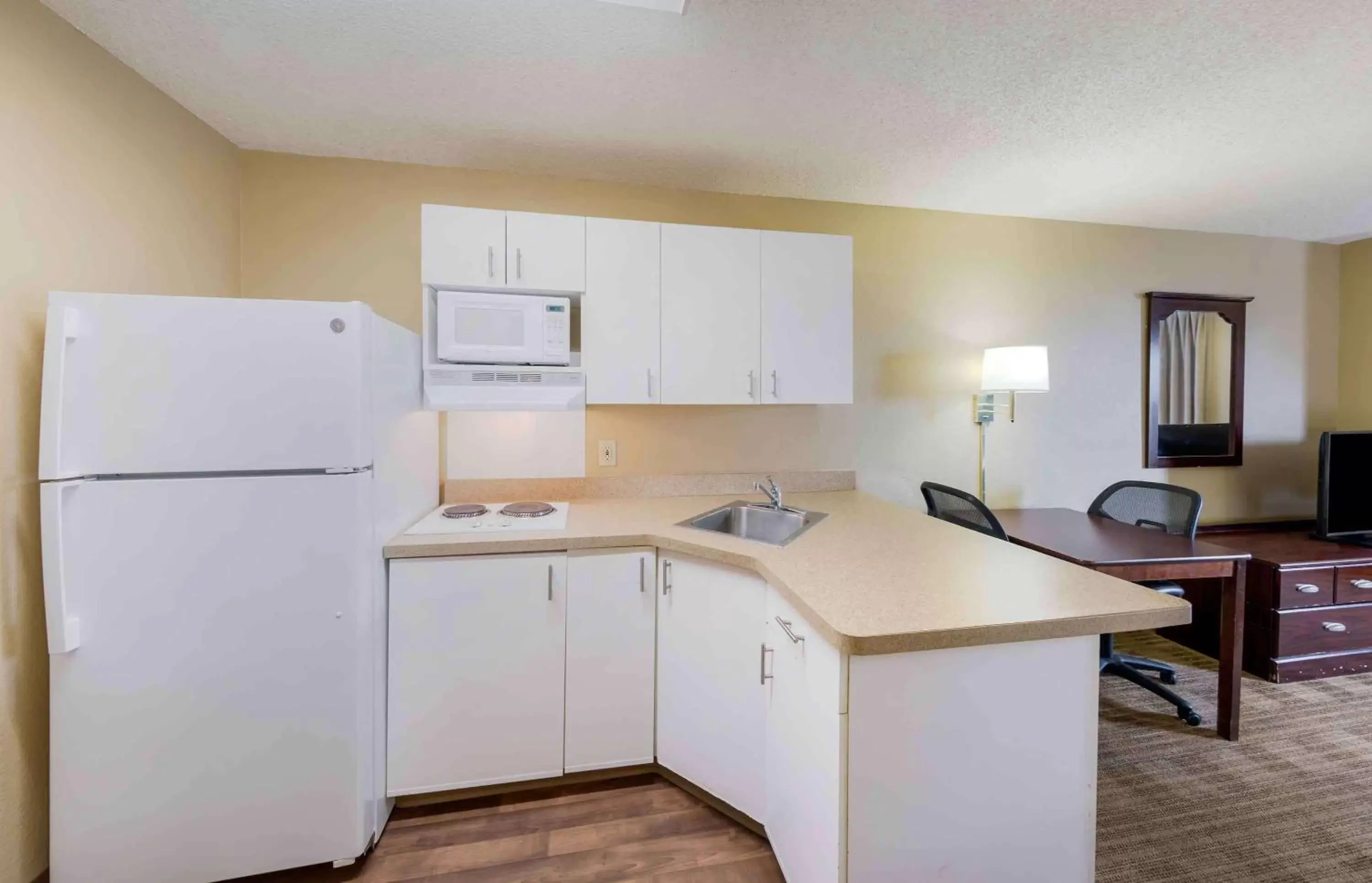 Bedroom, Kitchen/Kitchenette in Extended Stay America Suites - Orange County - Huntington Beach