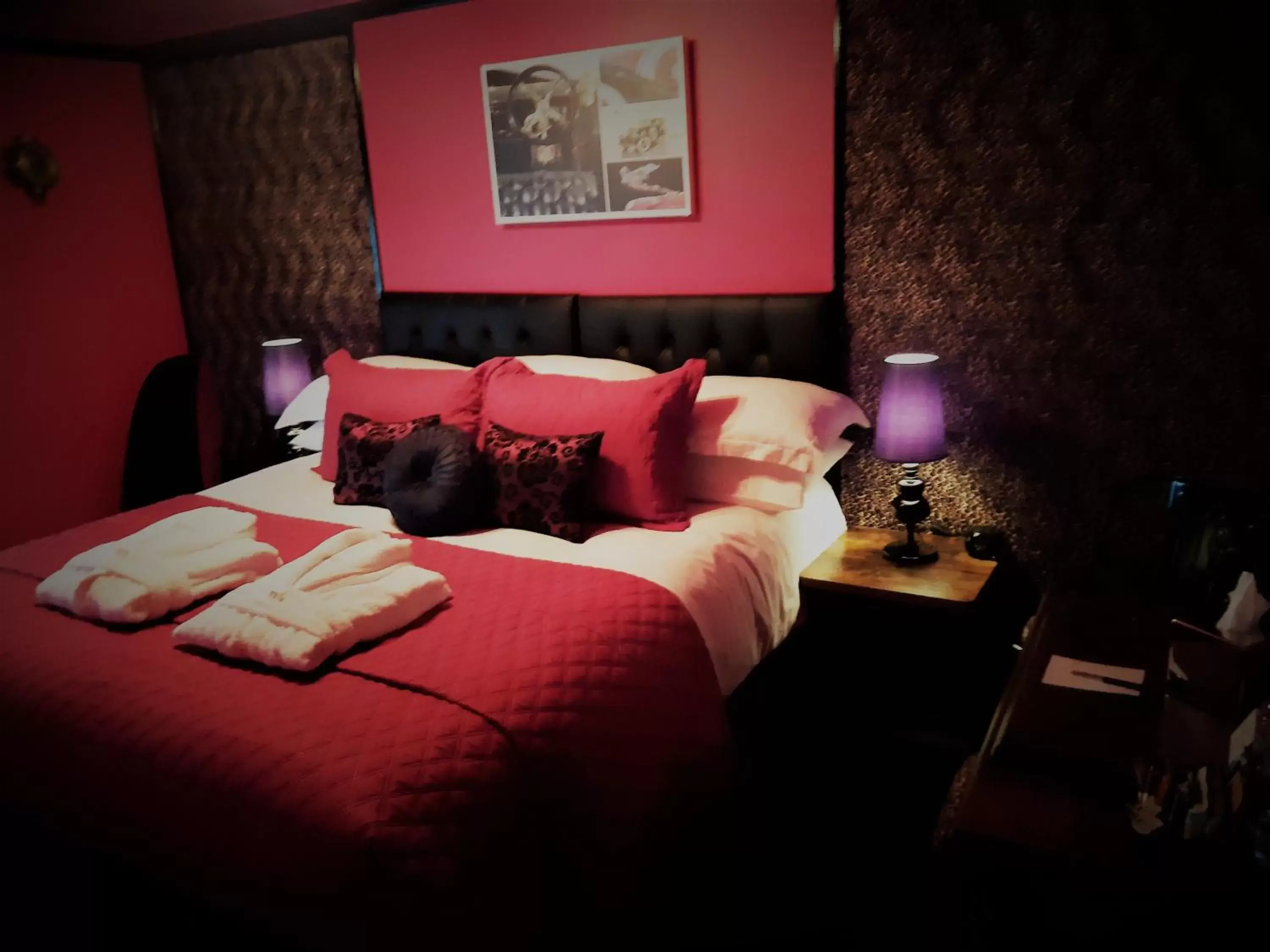 Bed in Cadillac Kustomz Hotel