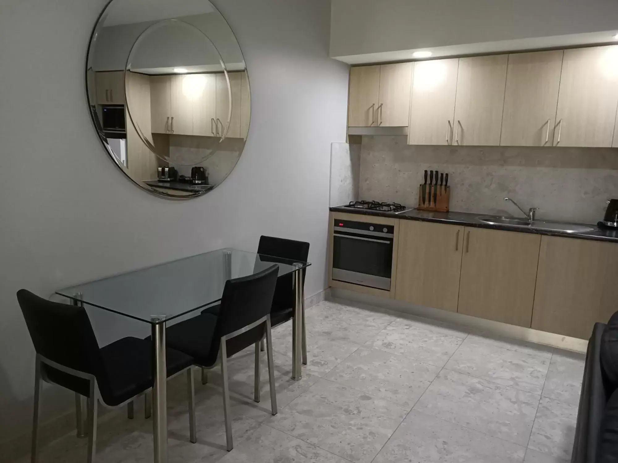 Kitchen or kitchenette, Kitchen/Kitchenette in Boulevard on Beaumont