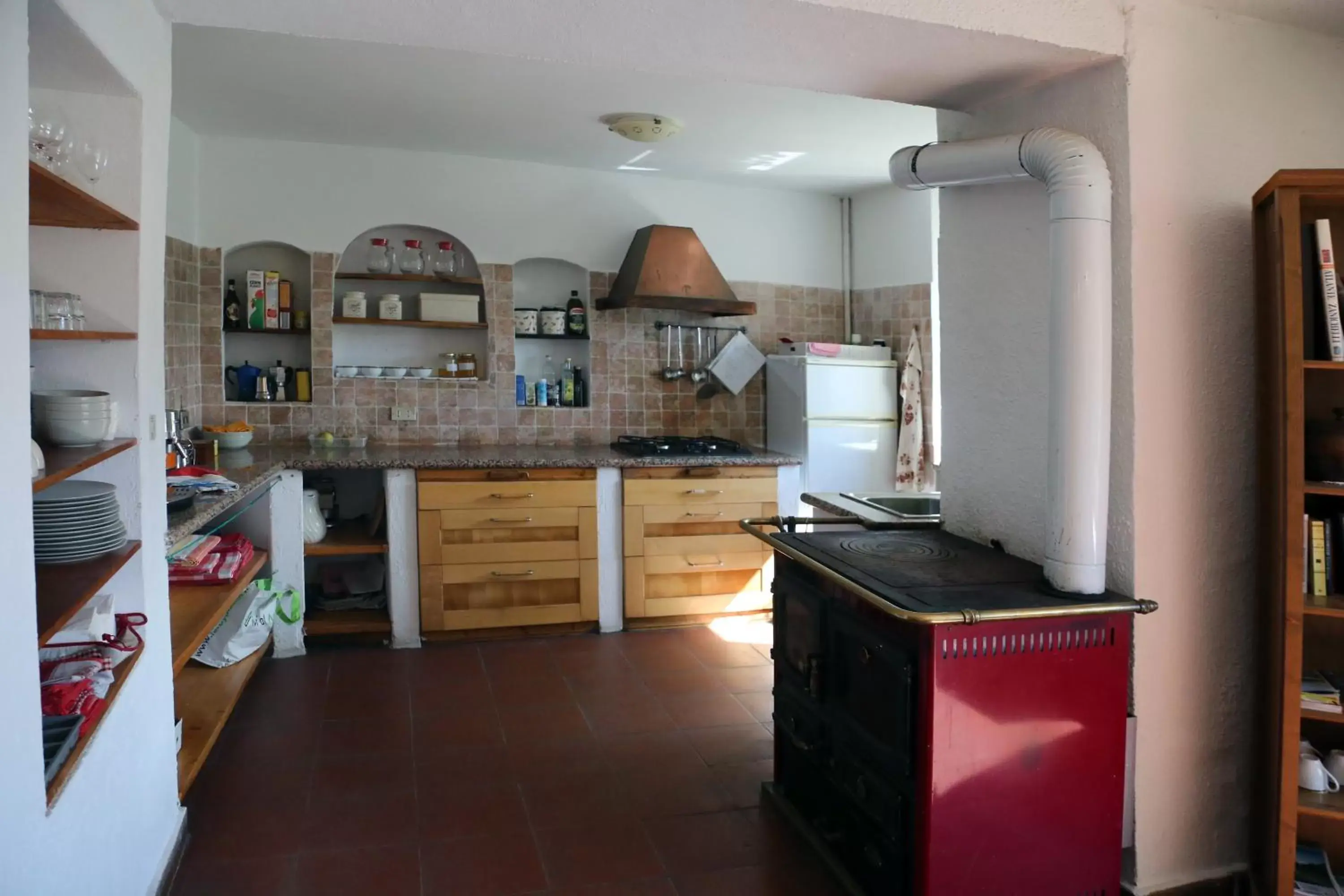 Kitchen/Kitchenette in B&B Rocca di Bajedo