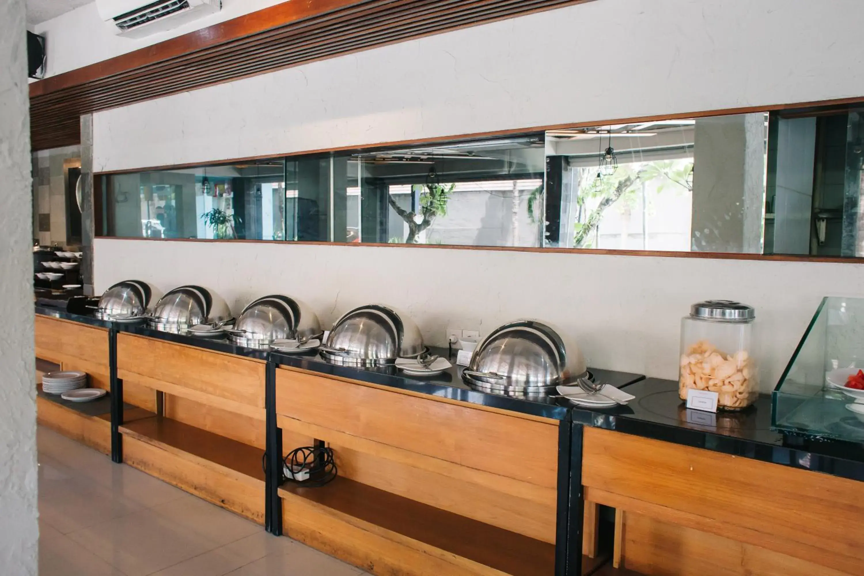 Restaurant/Places to Eat in Bloo Bali Hotel