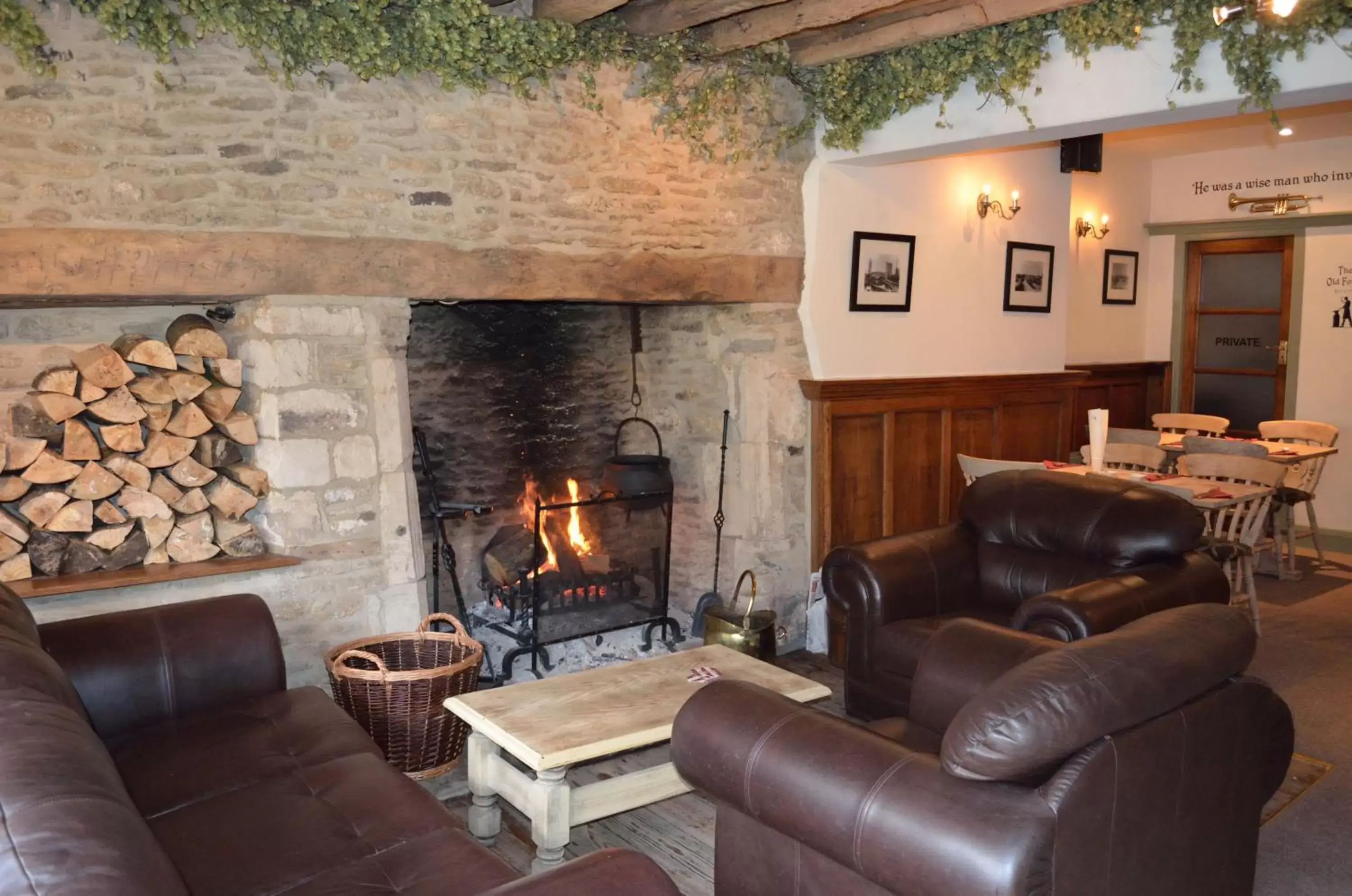 Restaurant/places to eat, Seating Area in Swan Inn Lechlade