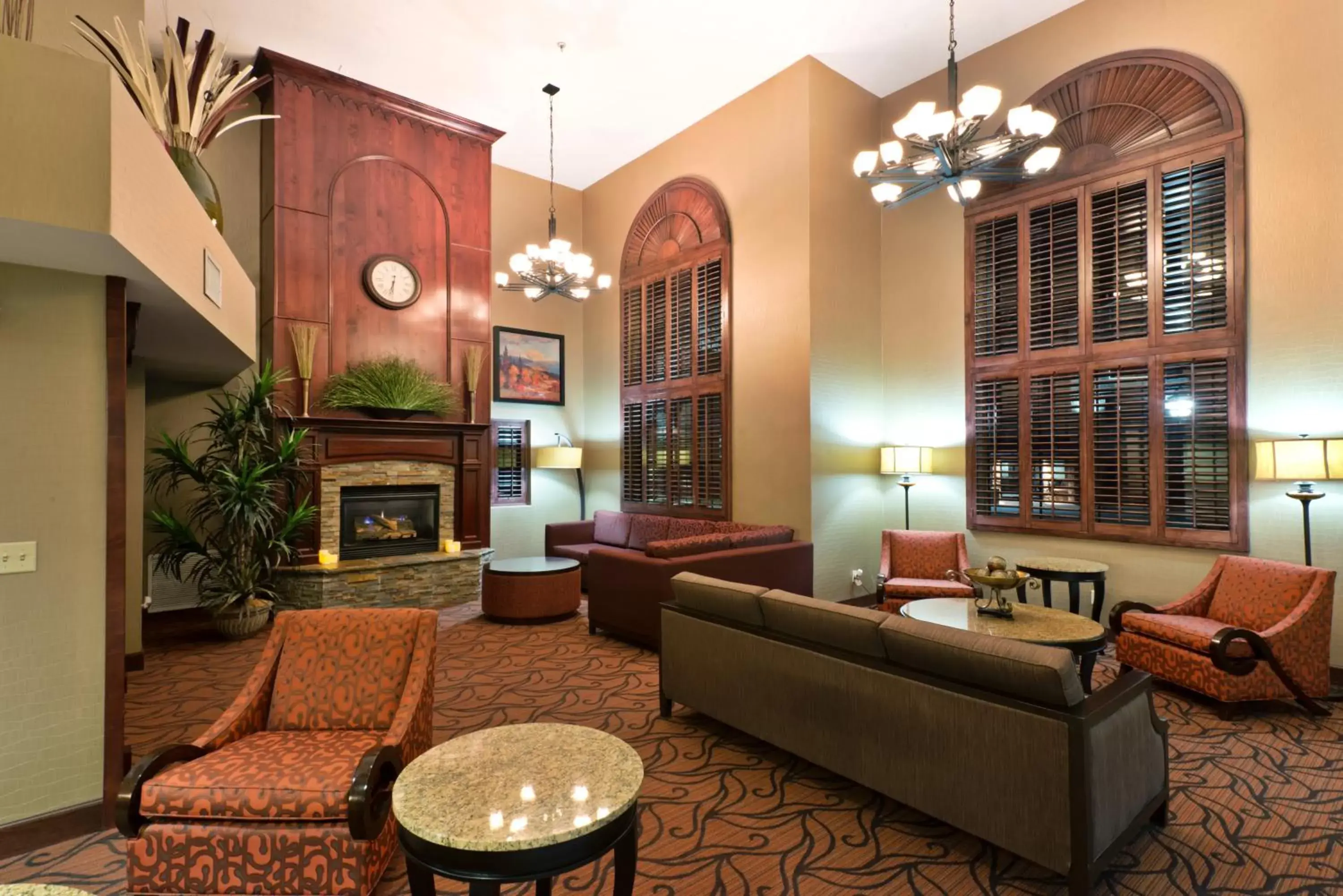 Property building in Holiday Inn Express Show Low by IHG Property building in Holiday Inn Express Show Low by IHG