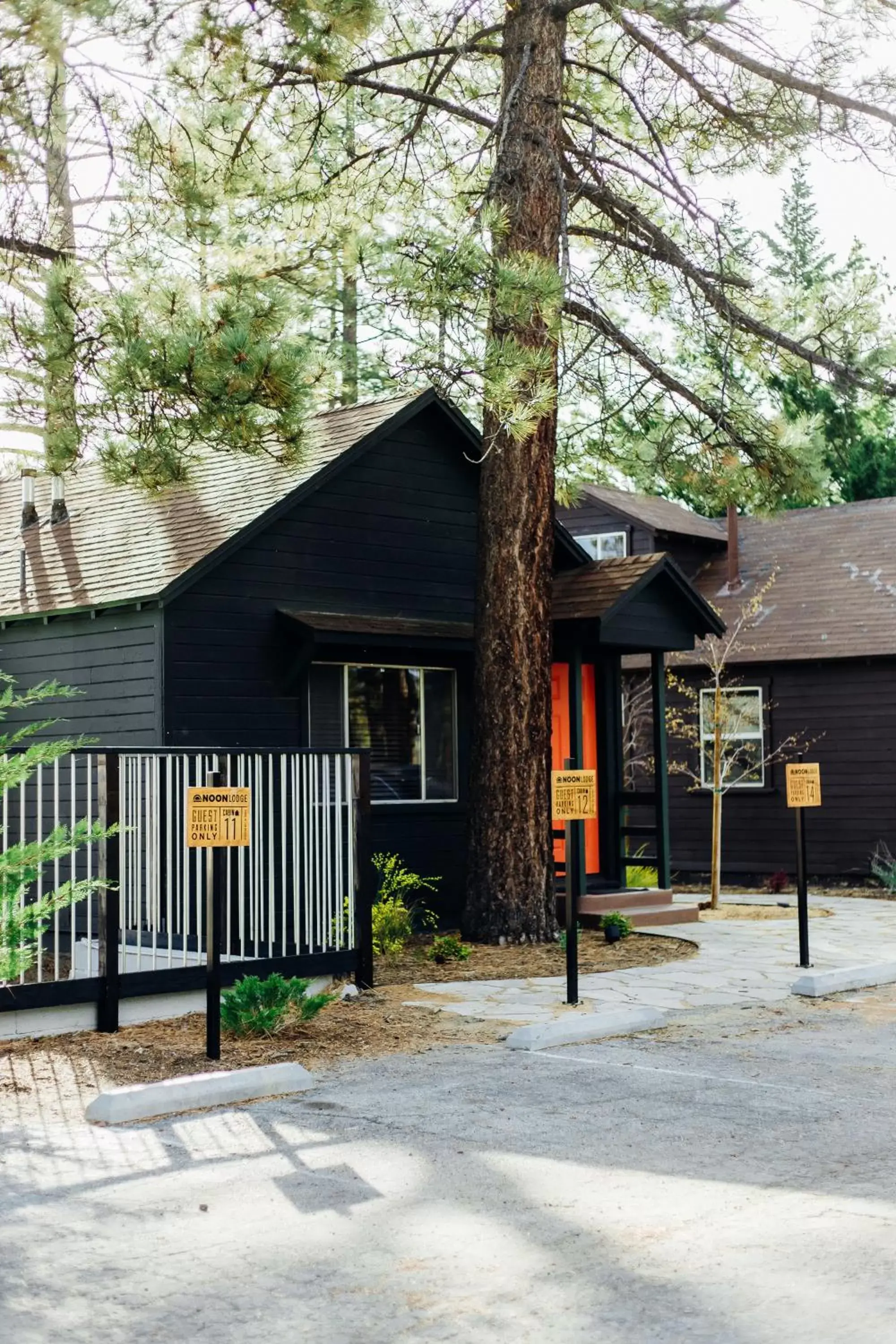 Facade/entrance, Property Building in Noon Lodge