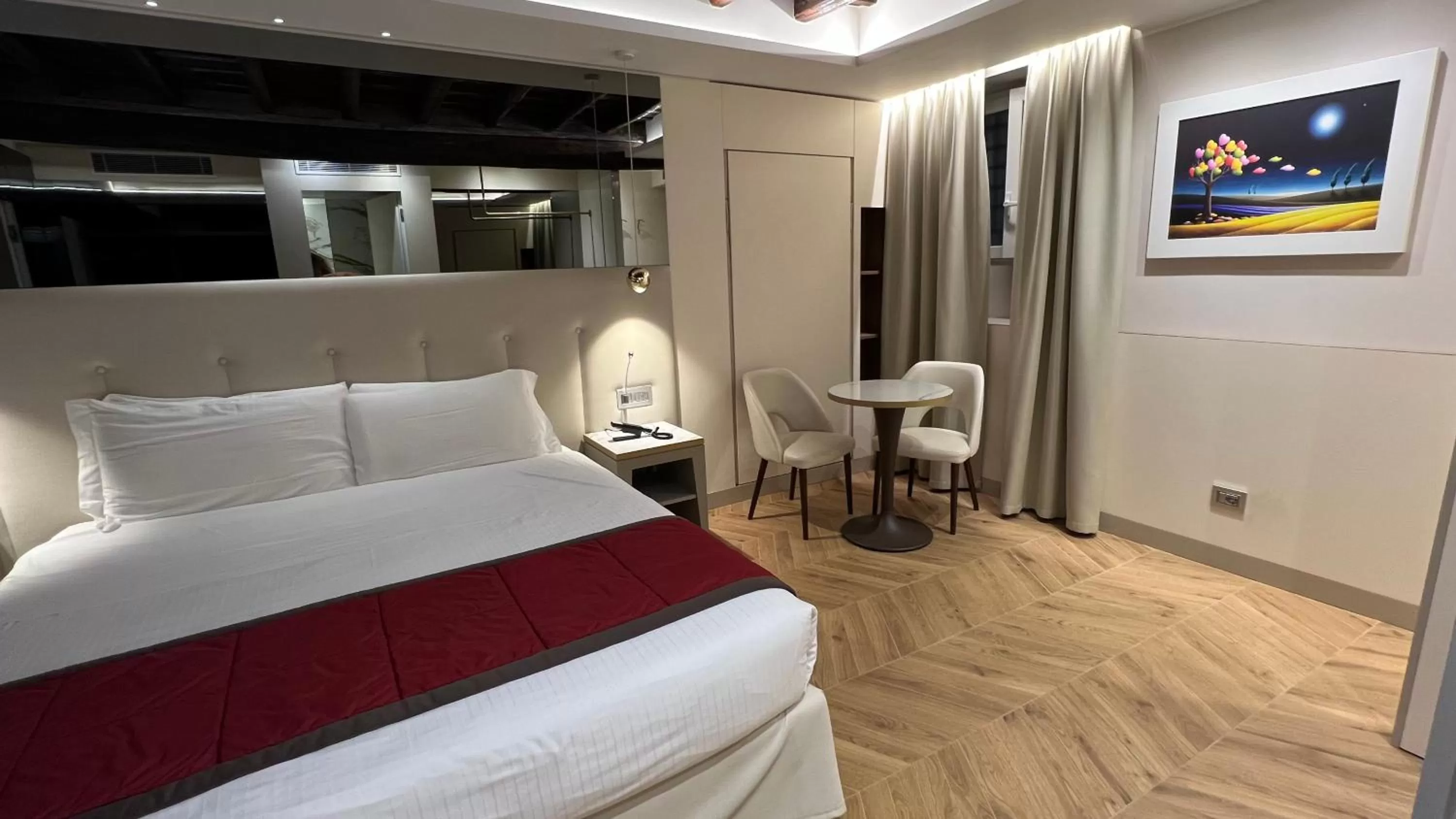 Photo of the whole room, Bed in Harry's Bar Trevi Hotel & Restaurant