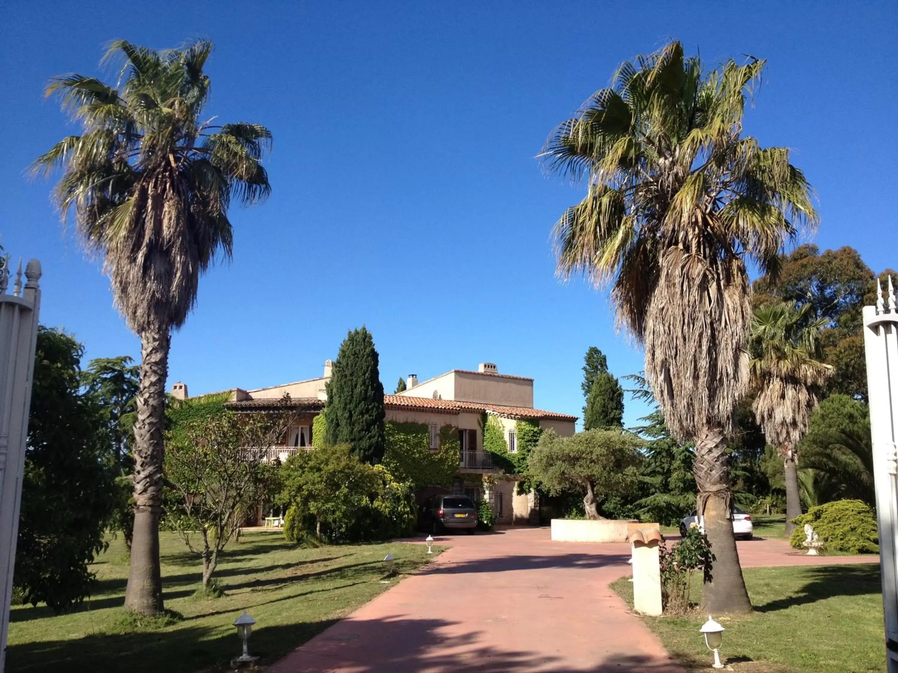 Facade/entrance, Property Building in VILLA MERCEDES B&b