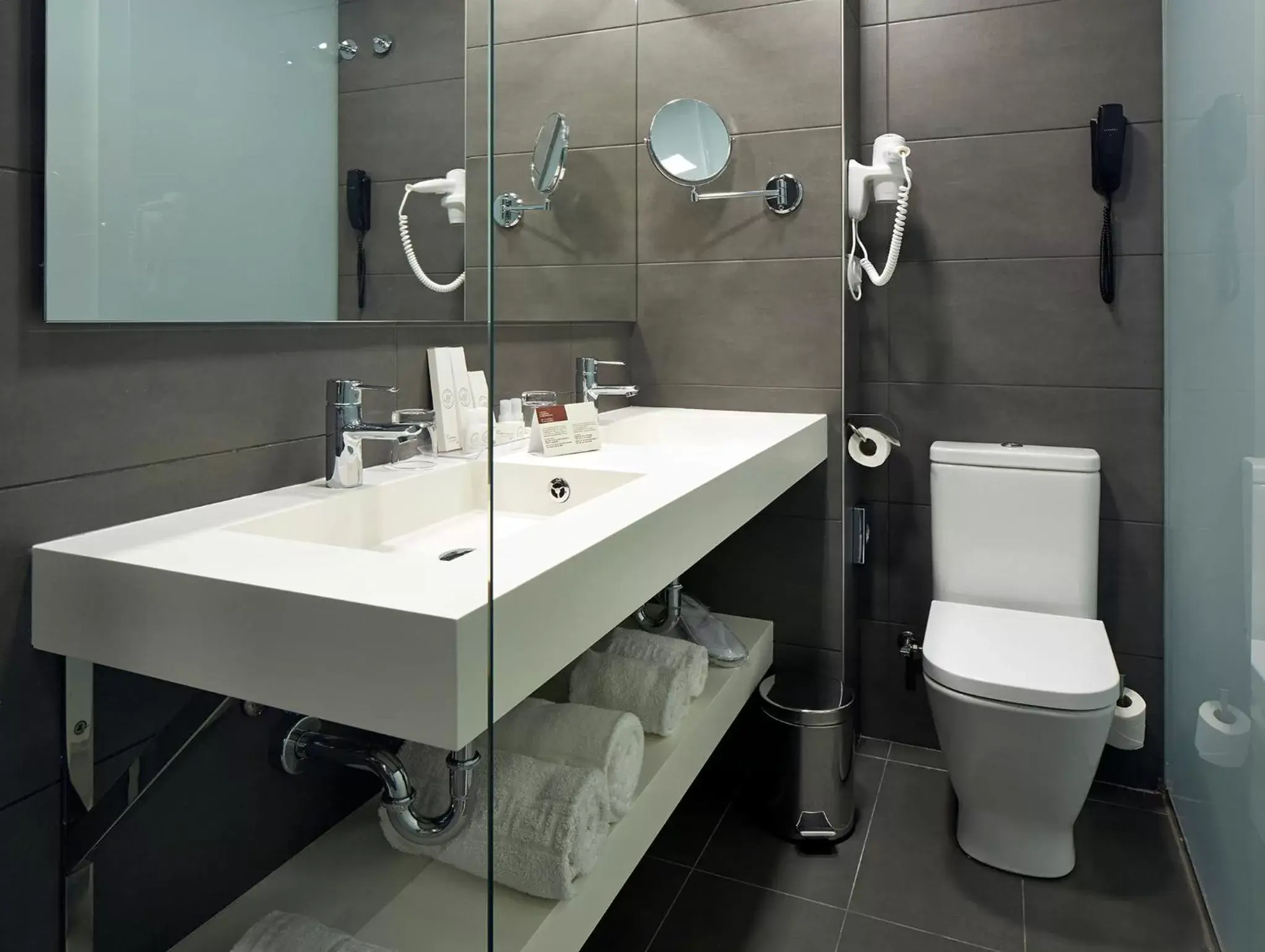Bathroom in Bcn Urbaness Hotels Gran Rosellon
