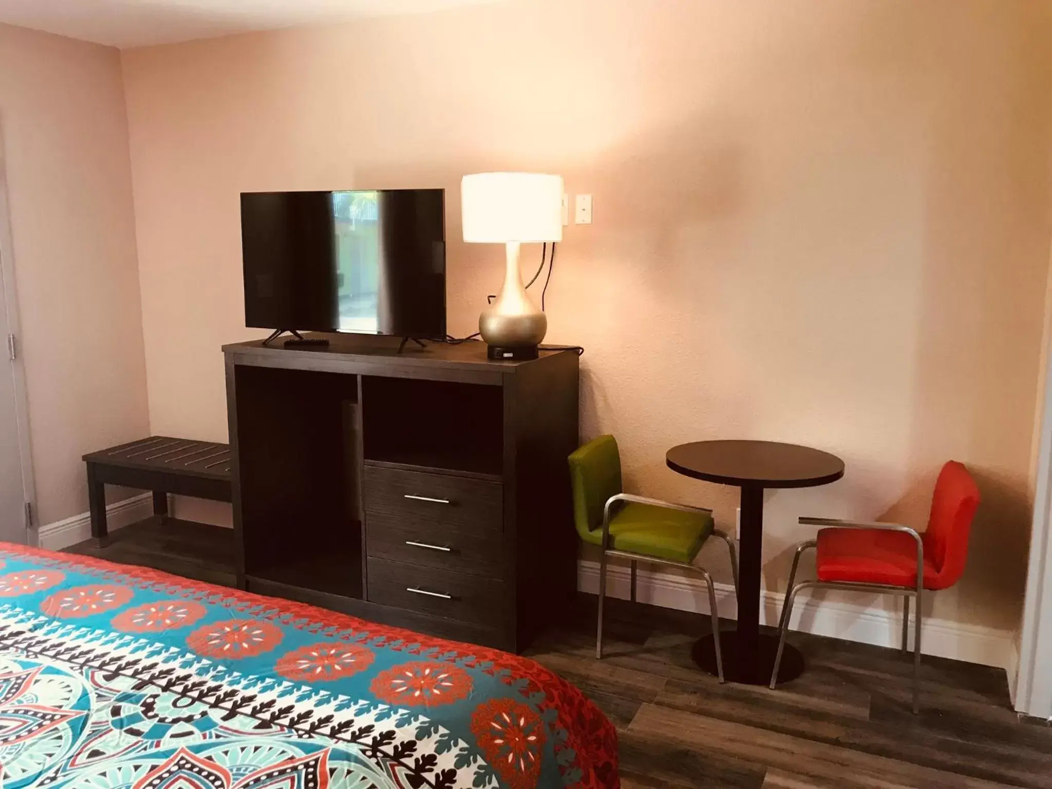 TV and multimedia, TV/Entertainment Center in Tropical Inn & Suites, downtown clearwater