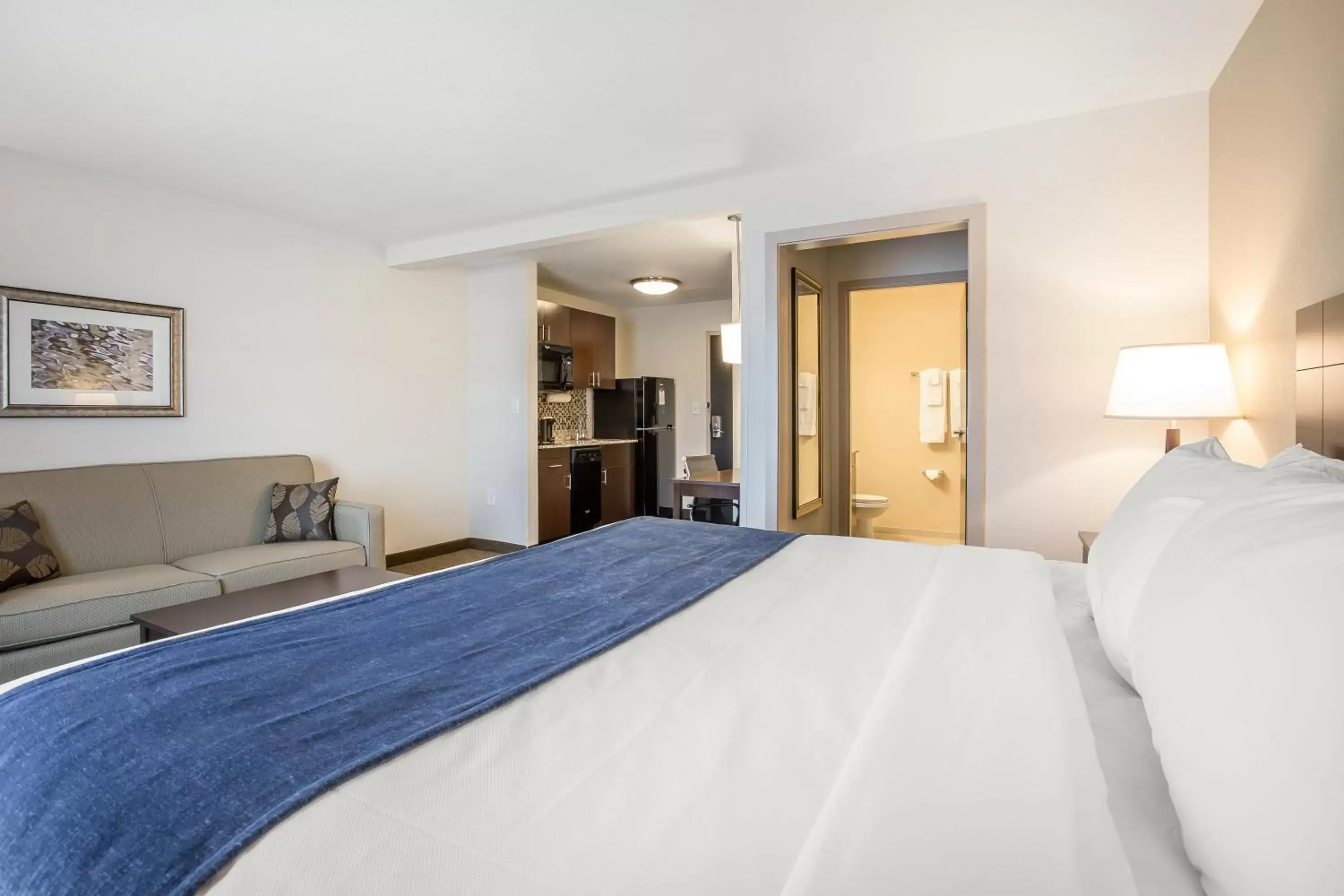 Bed in MainStay Suites Cartersville Bed in MainStay Suites Cartersville