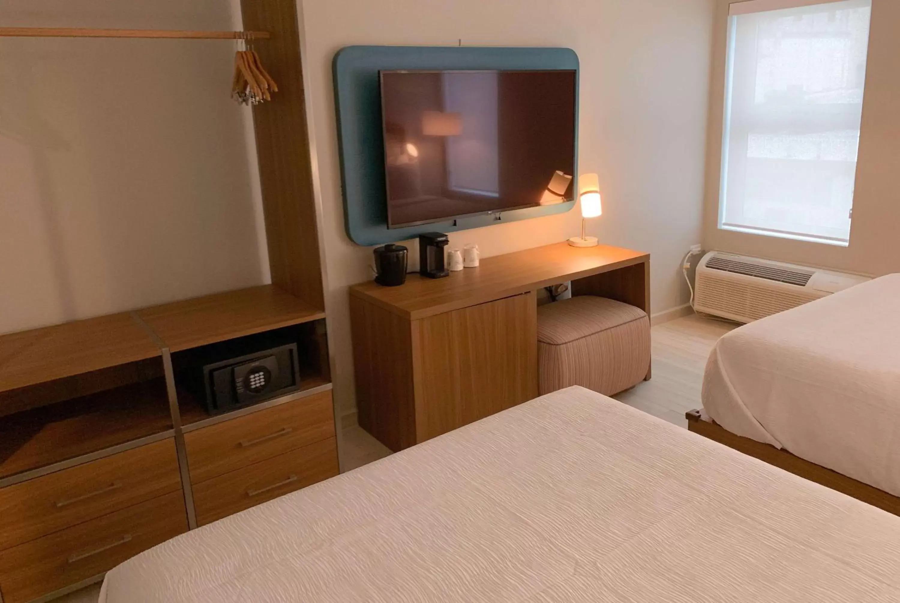 Photo of the whole room, TV/Entertainment Center in TRYP by Wyndham Mayaguez Photo of the whole room, TV/Entertainment Center in TRYP by Wyndham Mayaguez