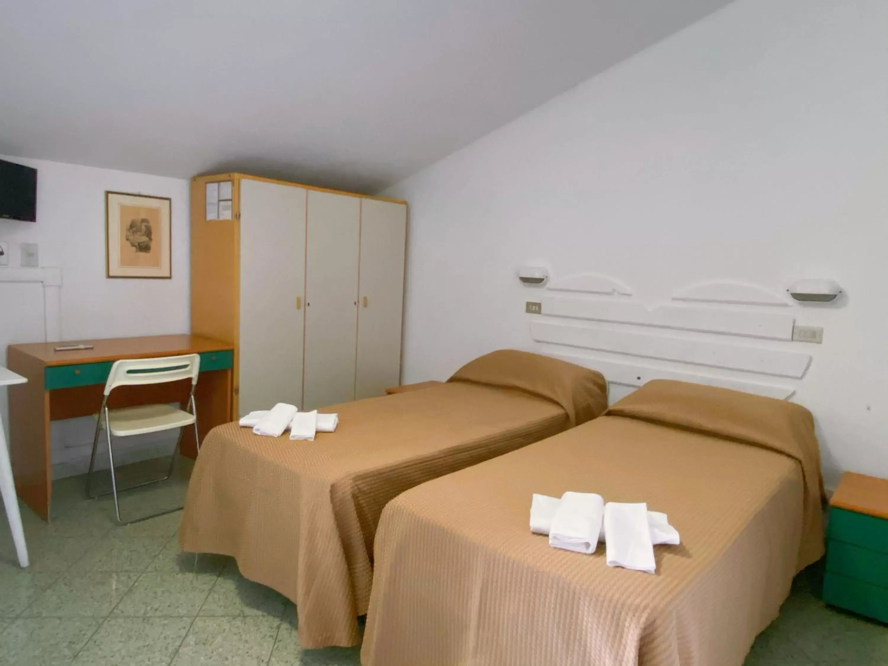 Standard Triple Room in HOTEL ABAY Standard Triple Room in HOTEL ABAY