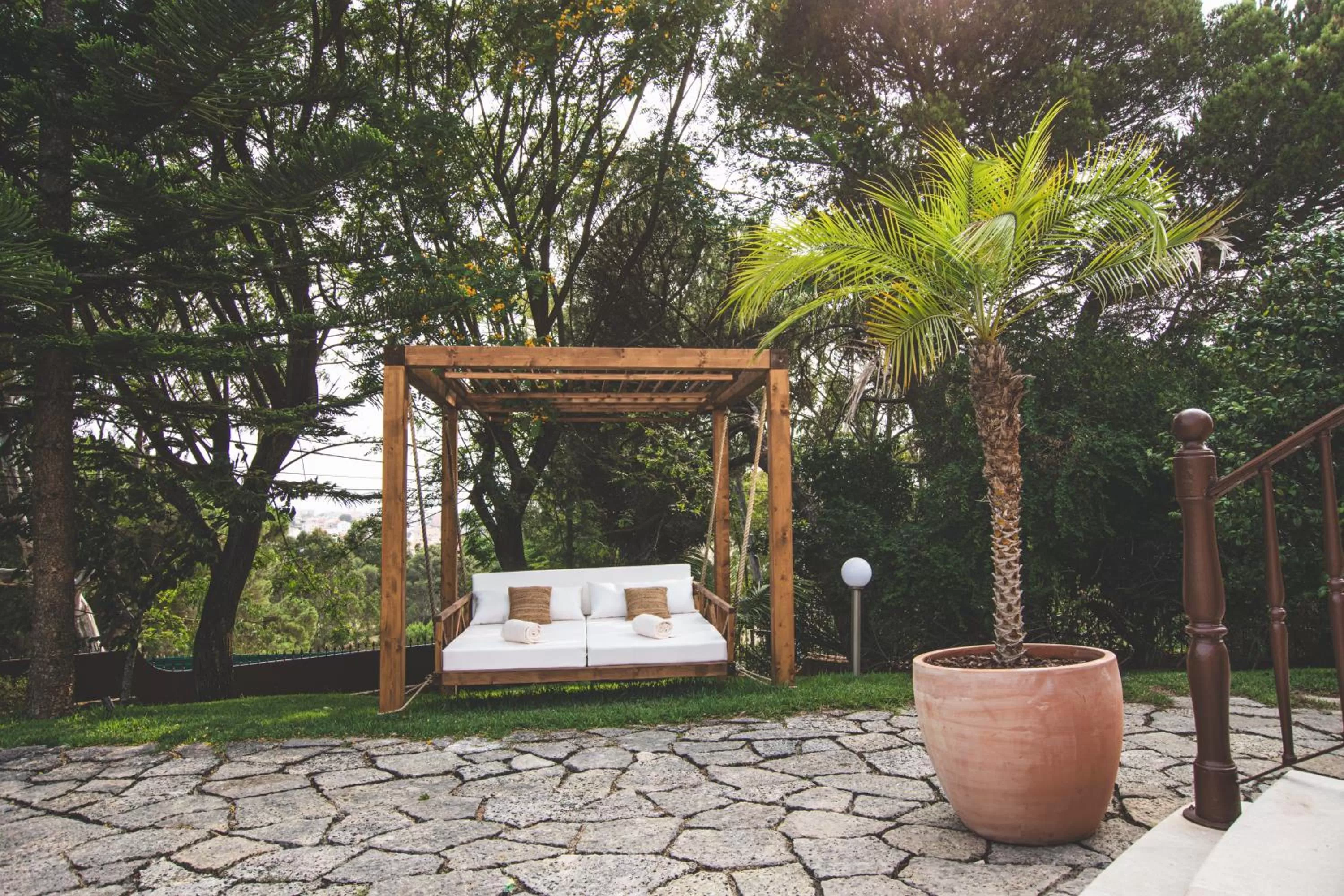 Day in Villa Pietra Estoril Eco Guesthouse