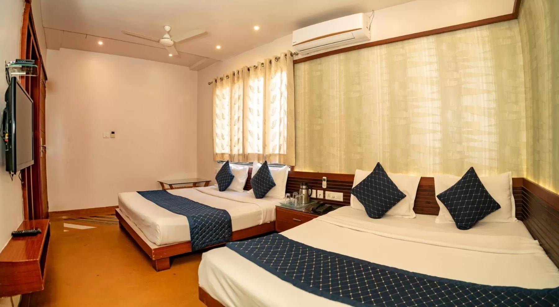 Bedroom, Bed in Uddhav Vilas A Family Hotel
